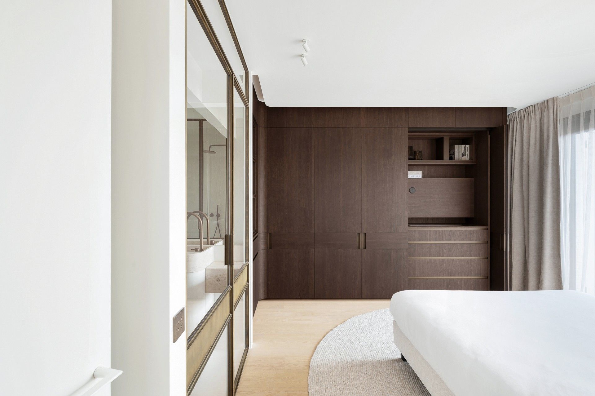 Exclusief en luxueus gerenoveerd appartement met frontaal zeezicht op topligging in Het Zoute foto 33