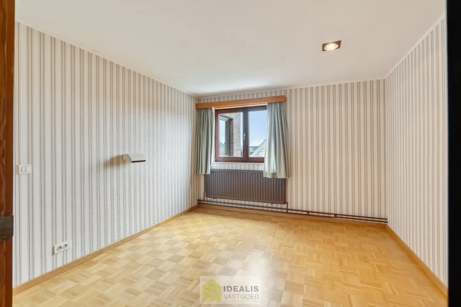 IDEALIS VASTGOED – VERZORGDE GEZINSWONING MET 2 SLAAPKAMERS (MOGELIJKHEID TOT MEER) OP AANGENAAM PERCEEL VAN 11A 28CA foto 21