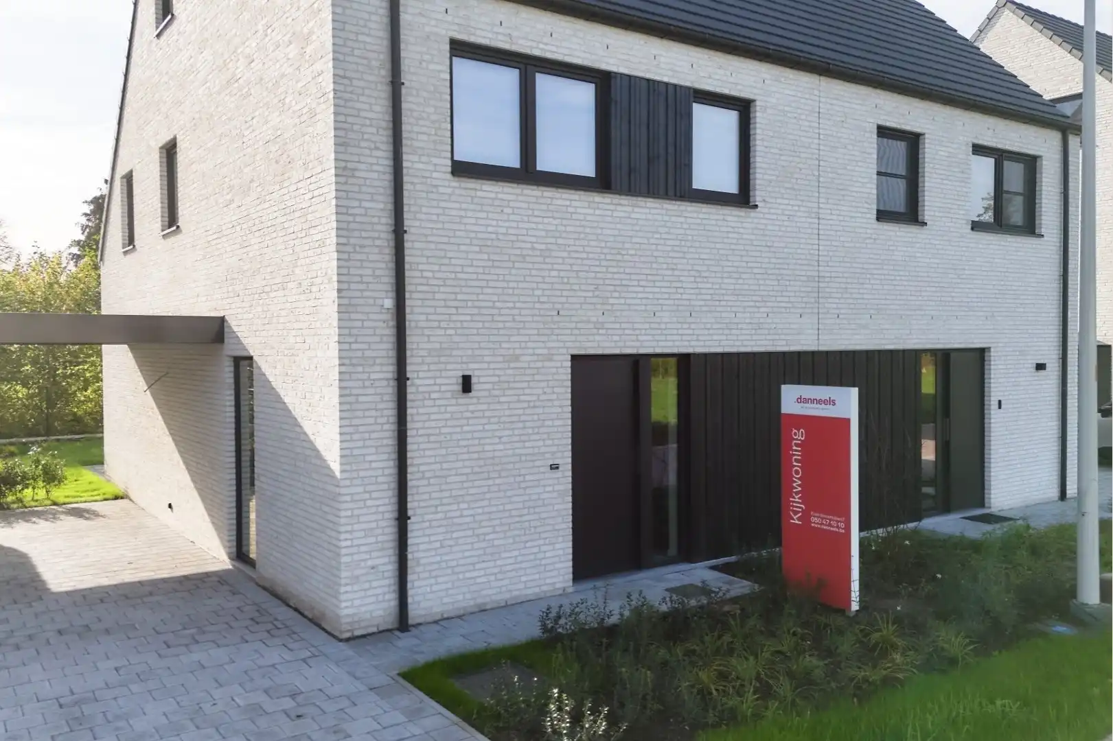 Volledig afgewerkte halfopen bebouwing met 4 slpk’s te koop foto 14