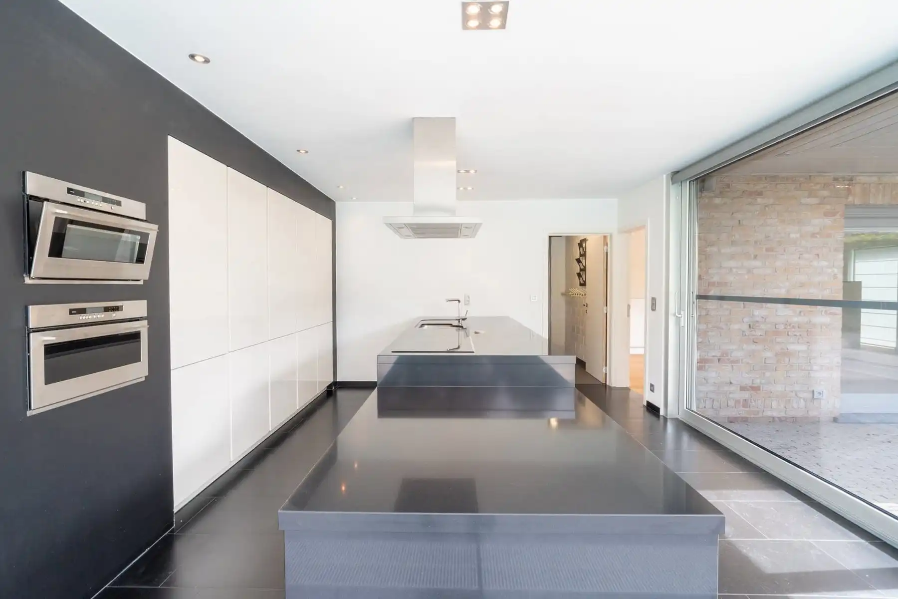 Knappe villa met zuidgerichte tuin, zwembad en poolhouse foto 16