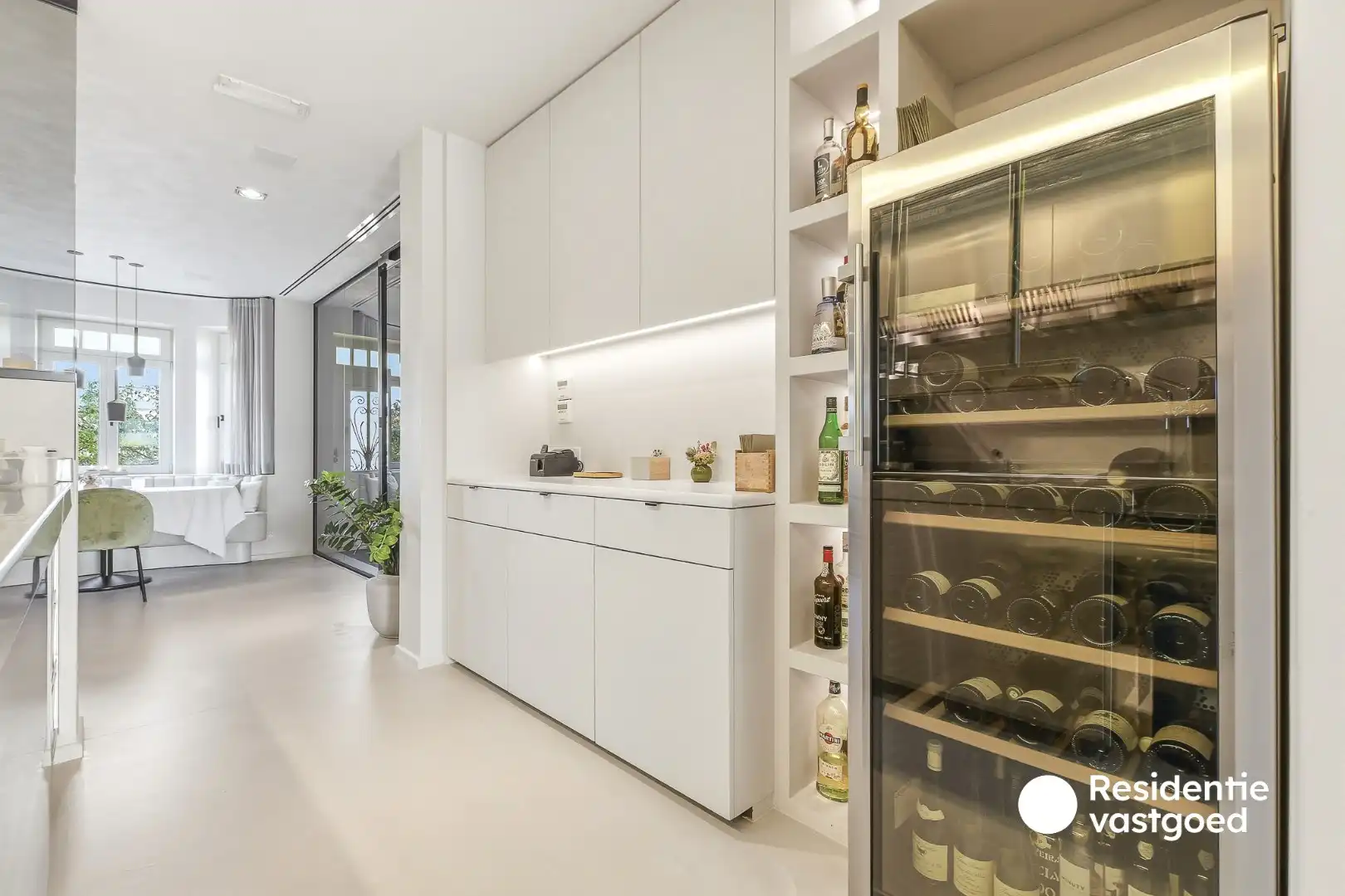 Wonen boven, ondernemen beneden: volledig gerenoveerd restaurant met luxueuze woonst in hartje De Haan foto 31