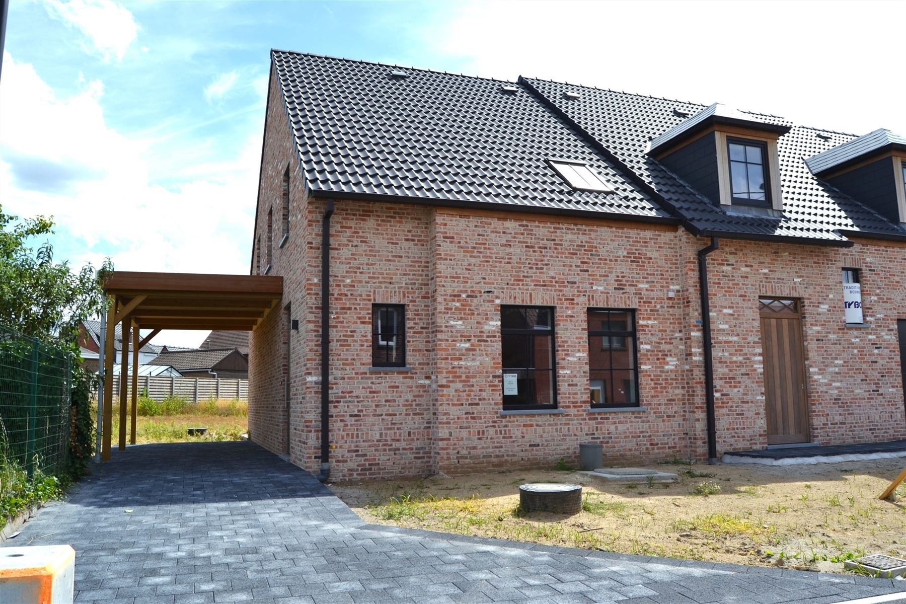 Ruime halfopen nieuwbouwwoning met grote tuin foto 2