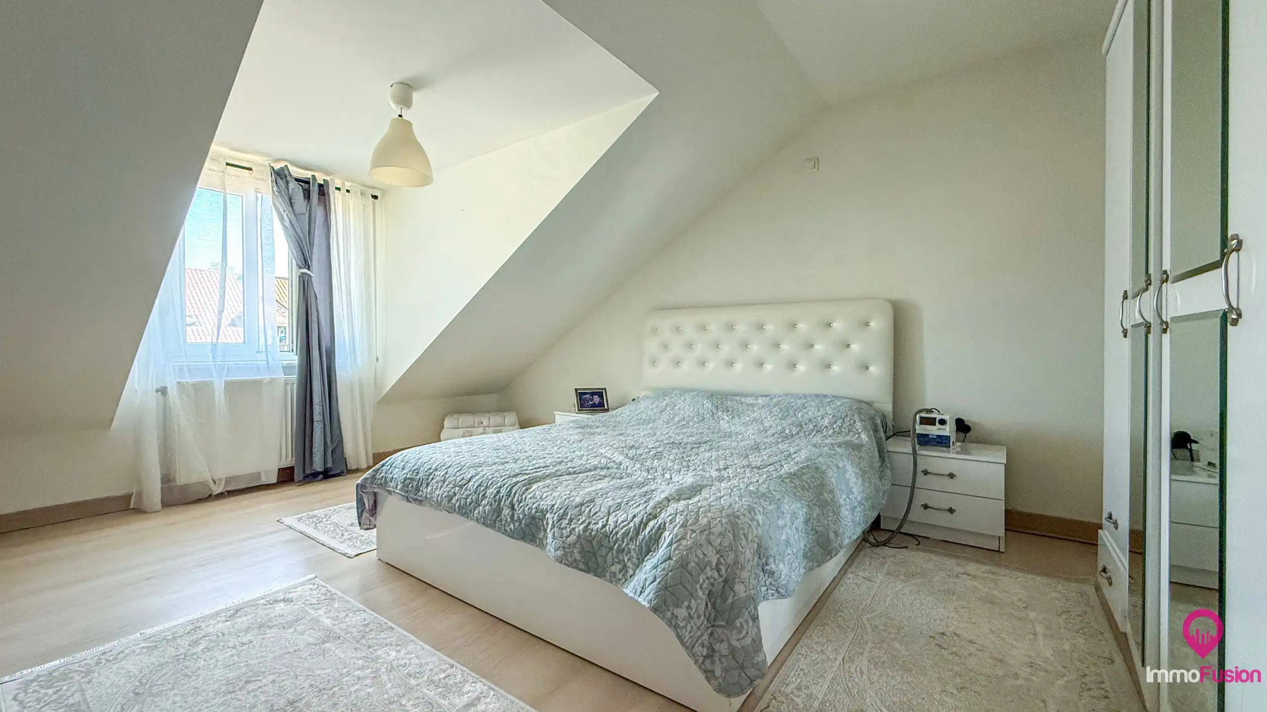Instapklaar appartement met 2 slpks, balkon, tuin + parking! foto 14