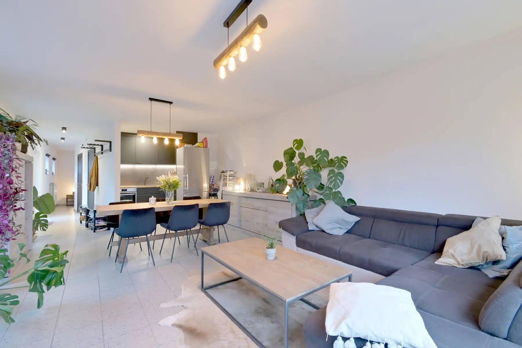 Instapklaar gelijkvloers appartement met garage te Wetteren foto {{pictureIndex}}