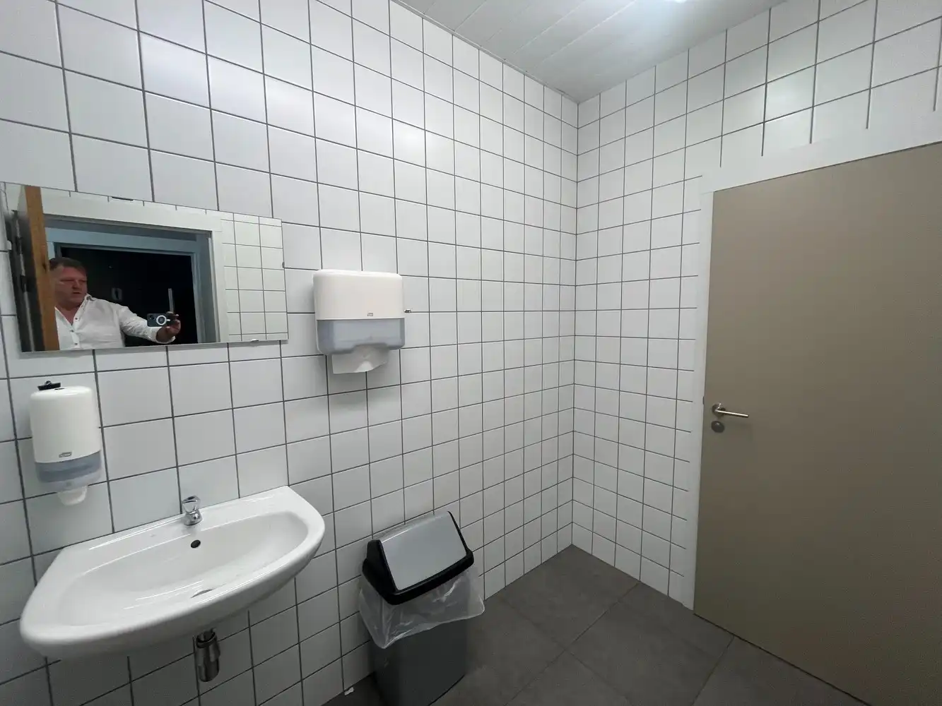 Showroom met opslagruimte foto 25
