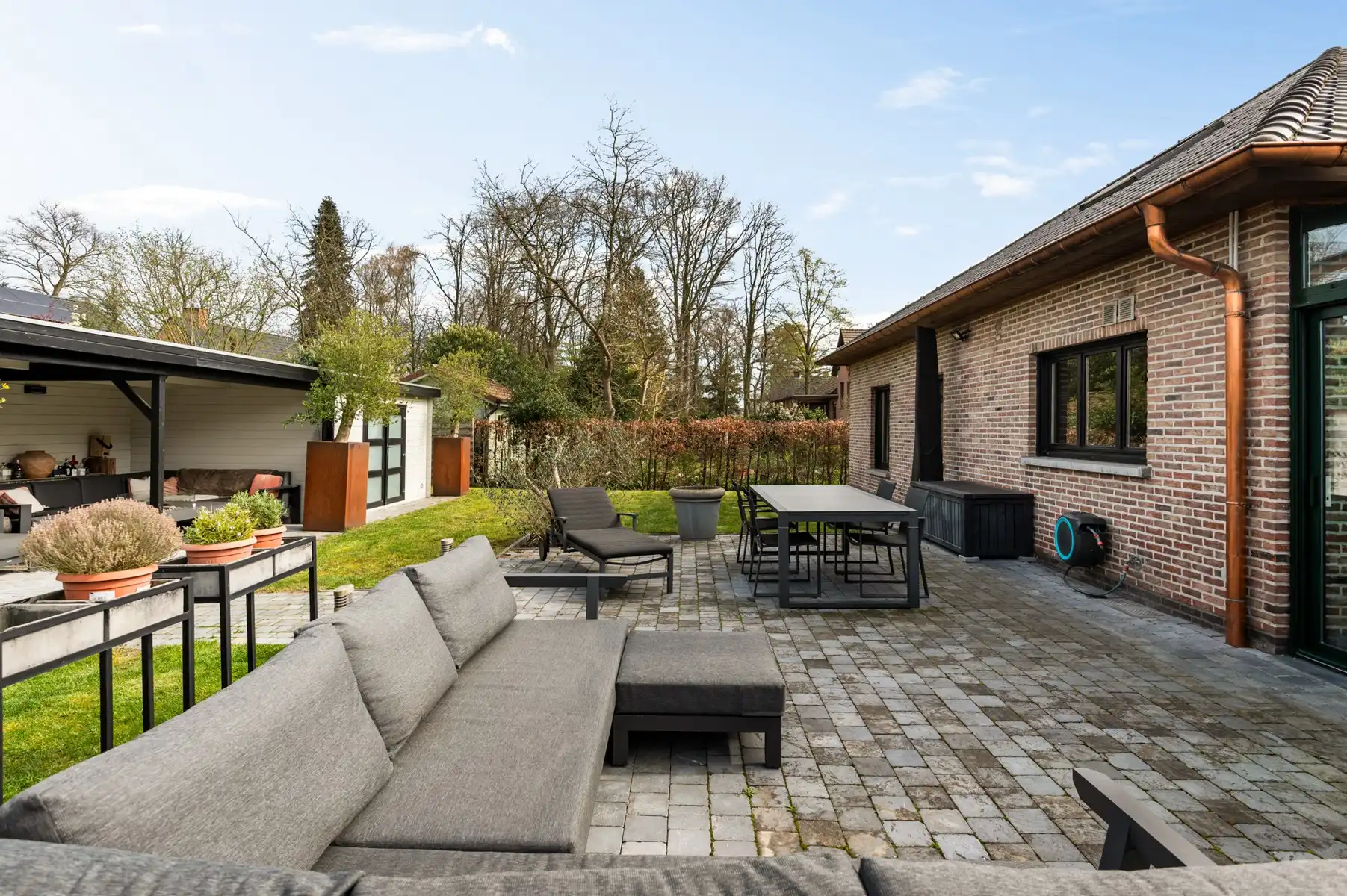 Uitstekend gelegen woning met dubbele garage foto 7