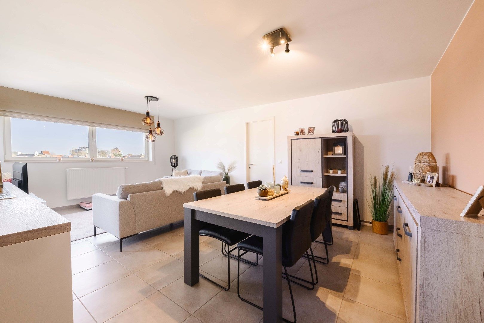 PRACHTIG INSTAPKLAAR EN GEMEUBELD APPARTEMENT | 2 SLPKS | GARAGE foto 3