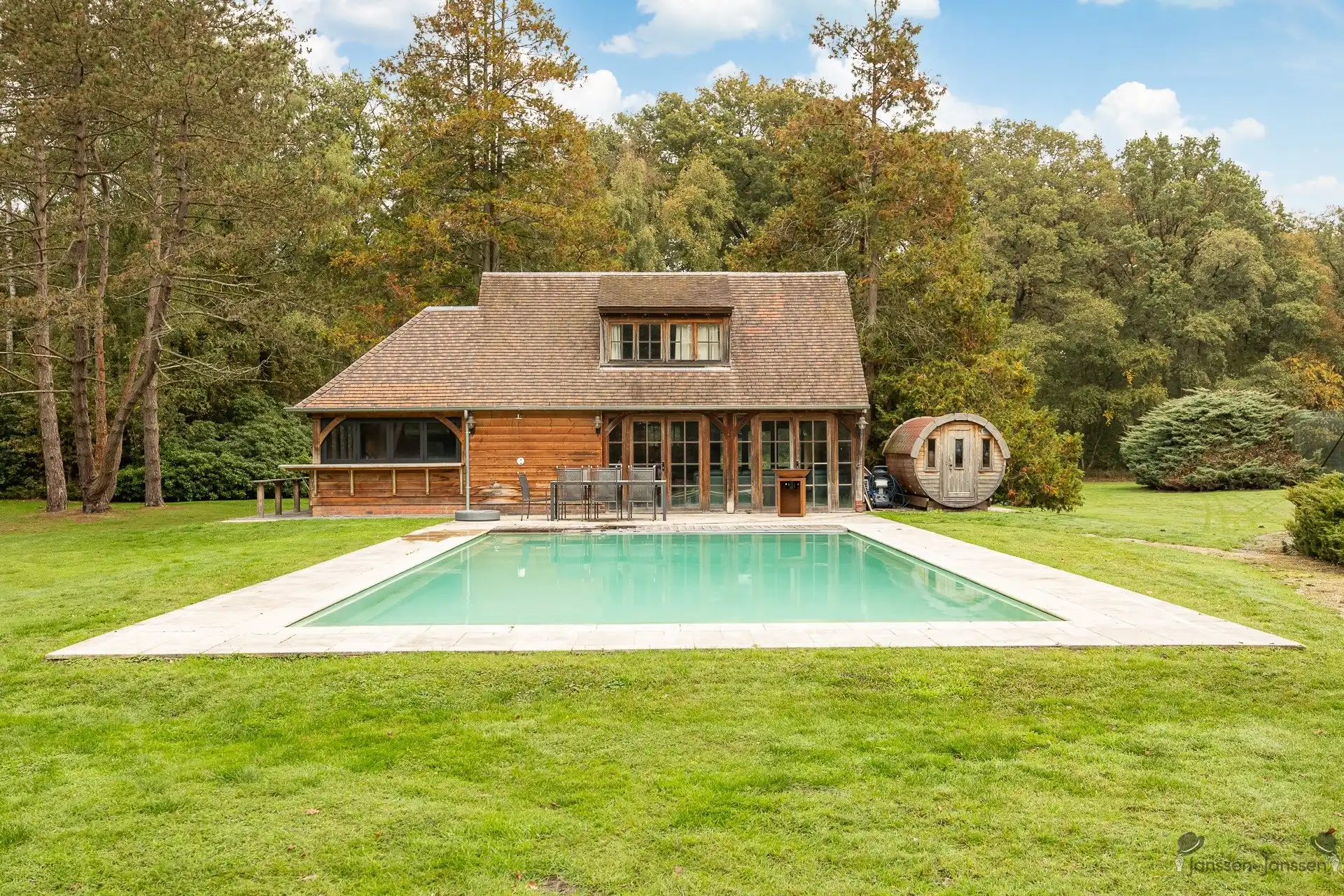 domein van ca.20 ha met 2 woningen foto 11