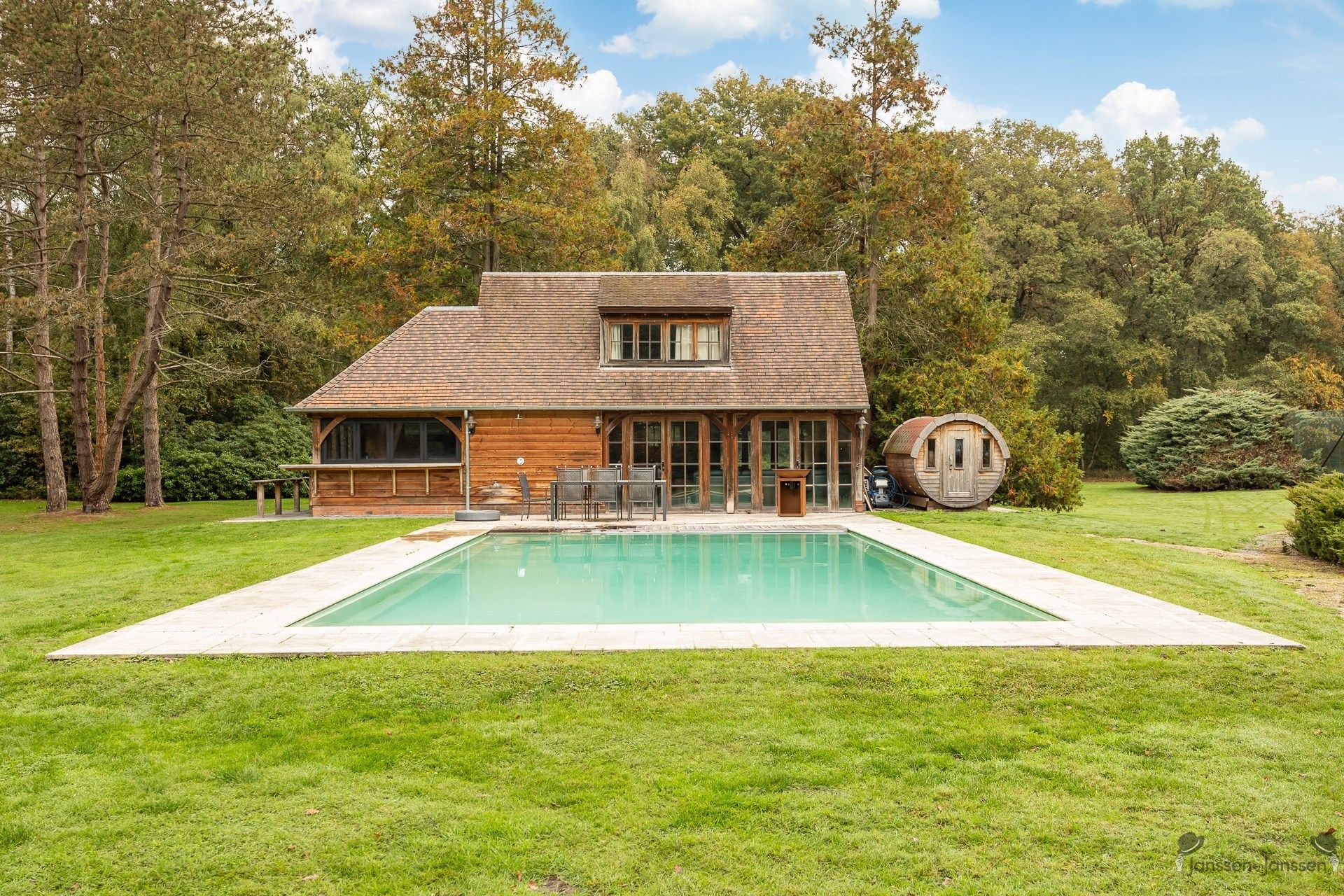 domein van ca.22 ha met 2 woningen foto 11