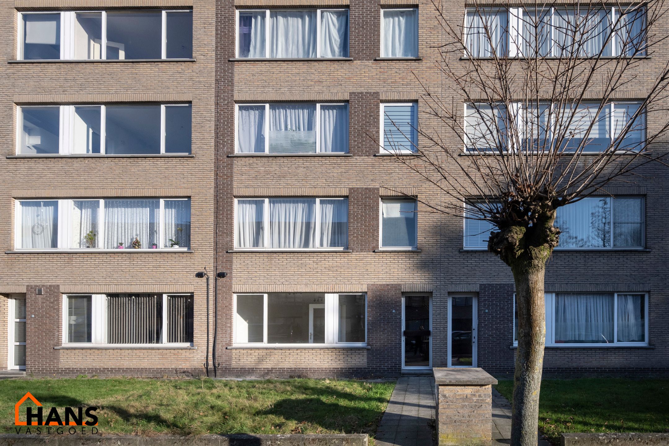 Gelijkvloer sappartement; garage optioneel. foto {{pictureIndex}}