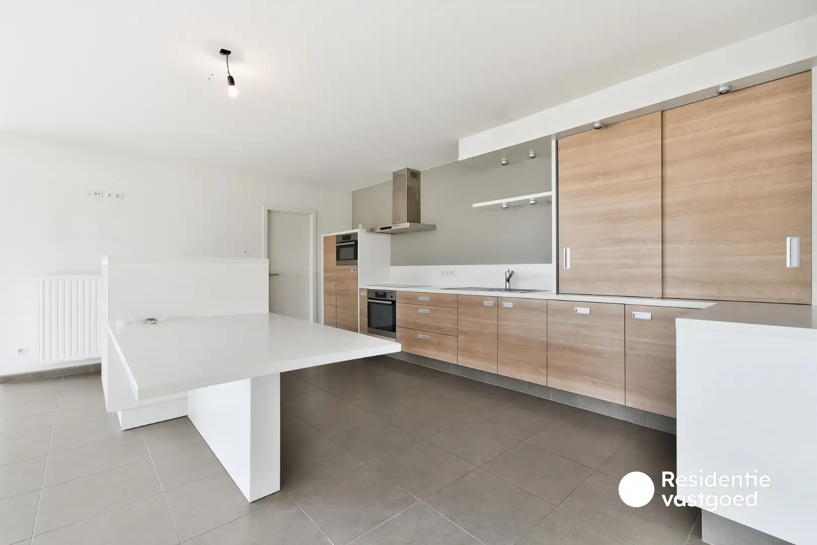 Zeer ruim en modern appartement te huur in Eernegem foto 5