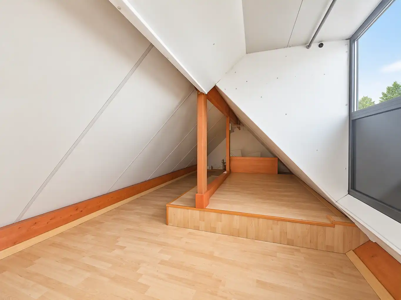 Dakappartement met 1 slpk + extra zolderruimte in Arendonk. foto 9