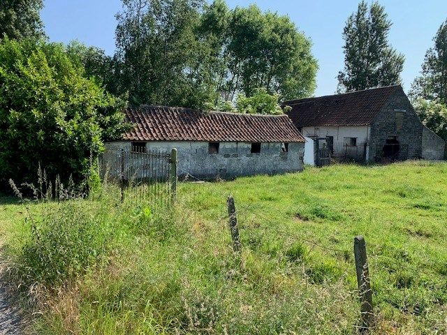 Te renoveren landelijke hoeve op prachtig perceel grond van ca. 2 hectare foto 9