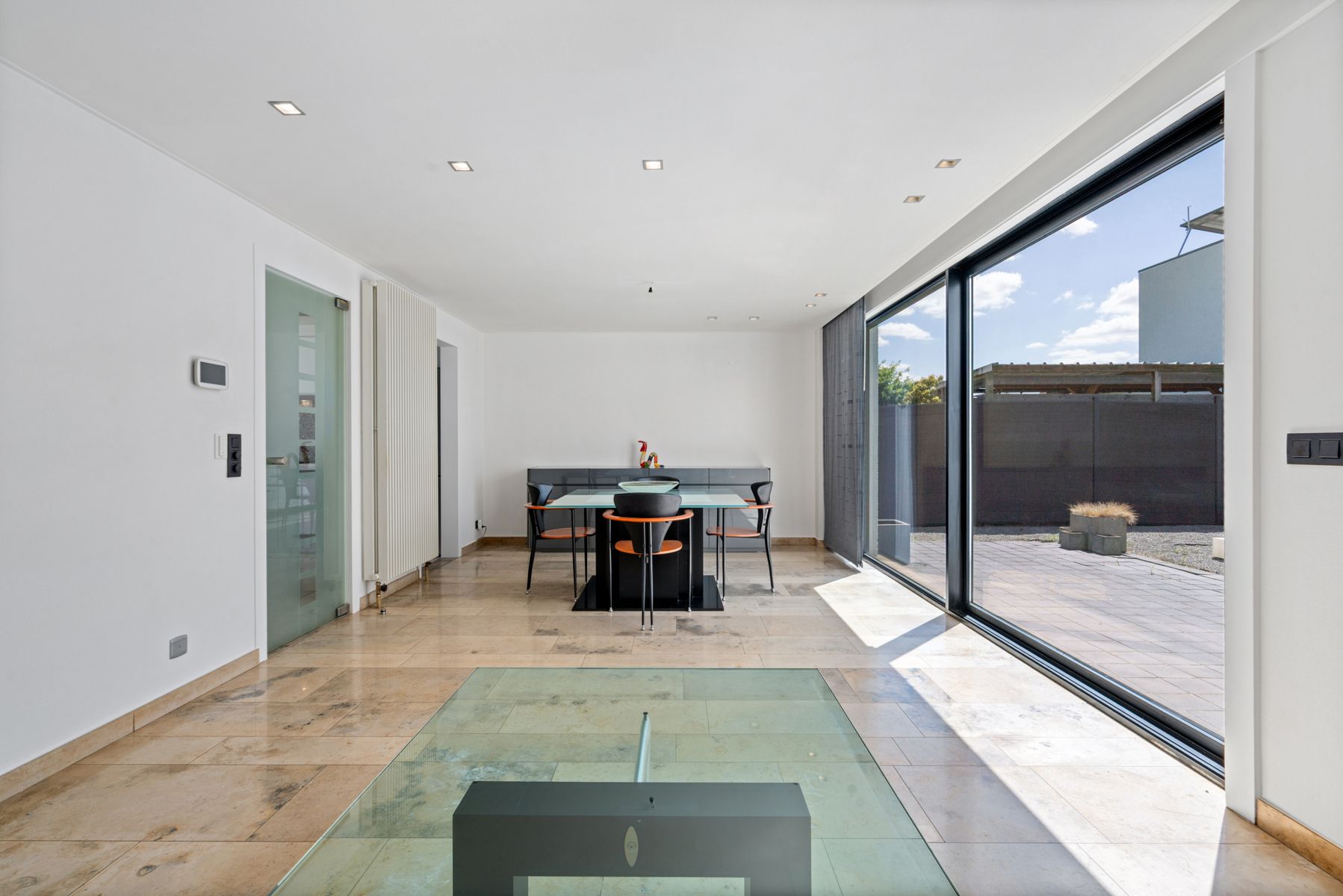 Instapklare halfopen bebouwing met drie slaapkamers! foto 2