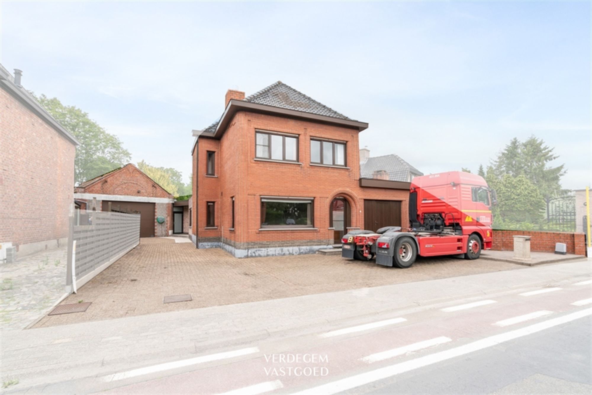 Hoofdfoto van de publicatie: Karaktervolle woning met 3 slaapkamers en loods van 108m²