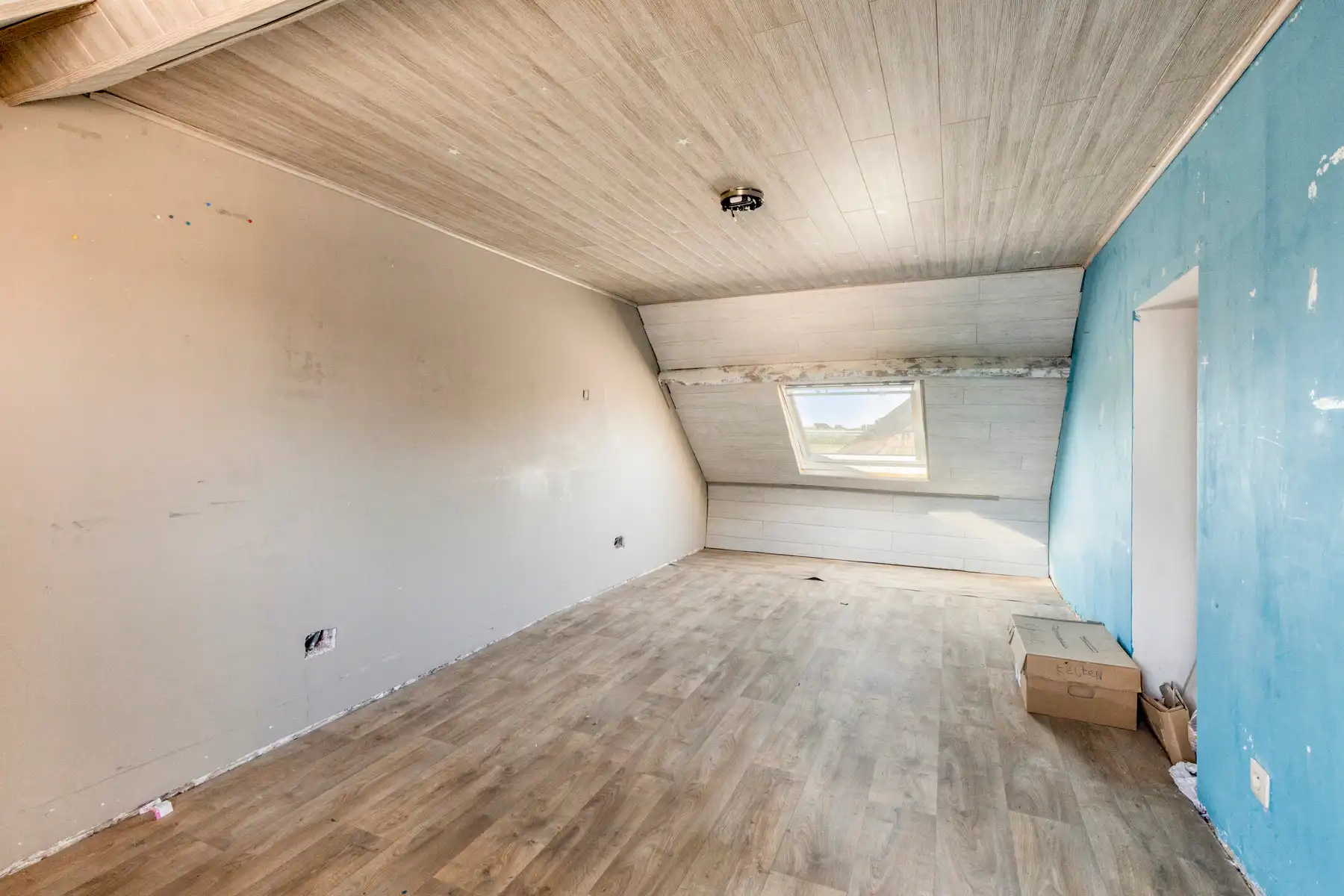 Te renoveren halfopen bebouwing met 3 slaapkamers - 621 m² foto 14