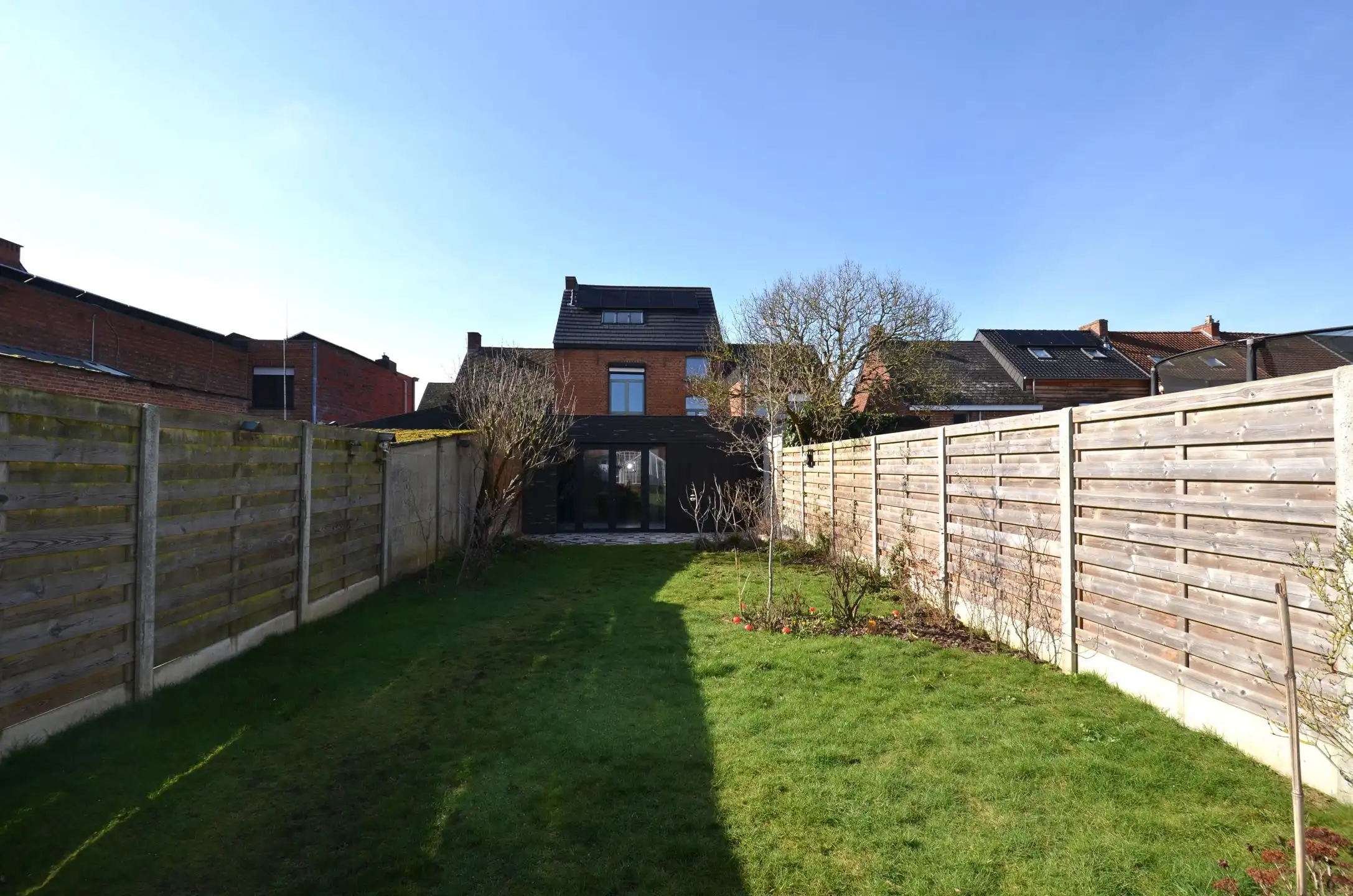 Zeer ruime karaktervolle rijwoning foto 20