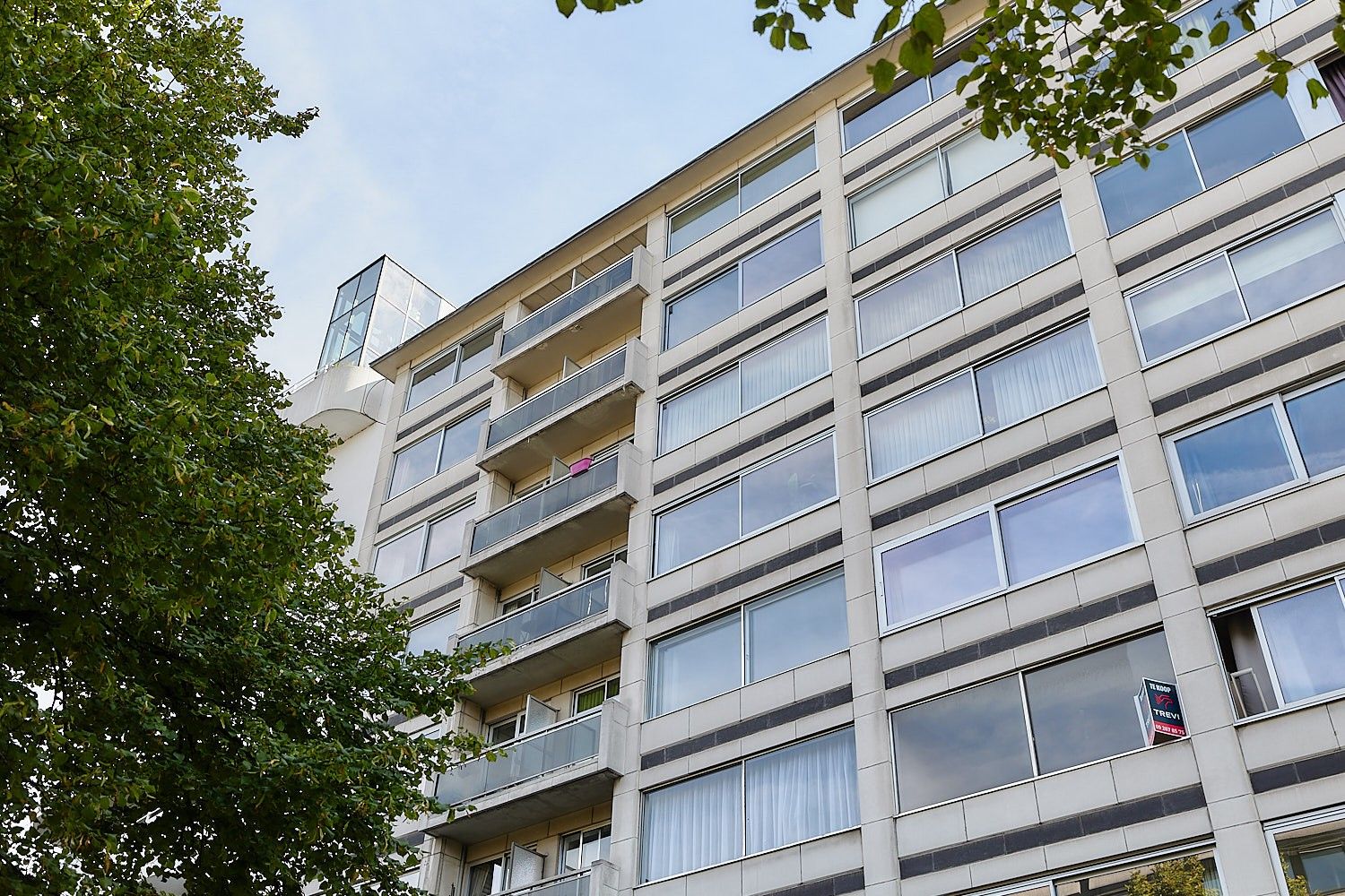 VERKOCHT. Hoogwaardig en bijzonder elegant gerenoveerd appartement met 2 terrassen foto 27