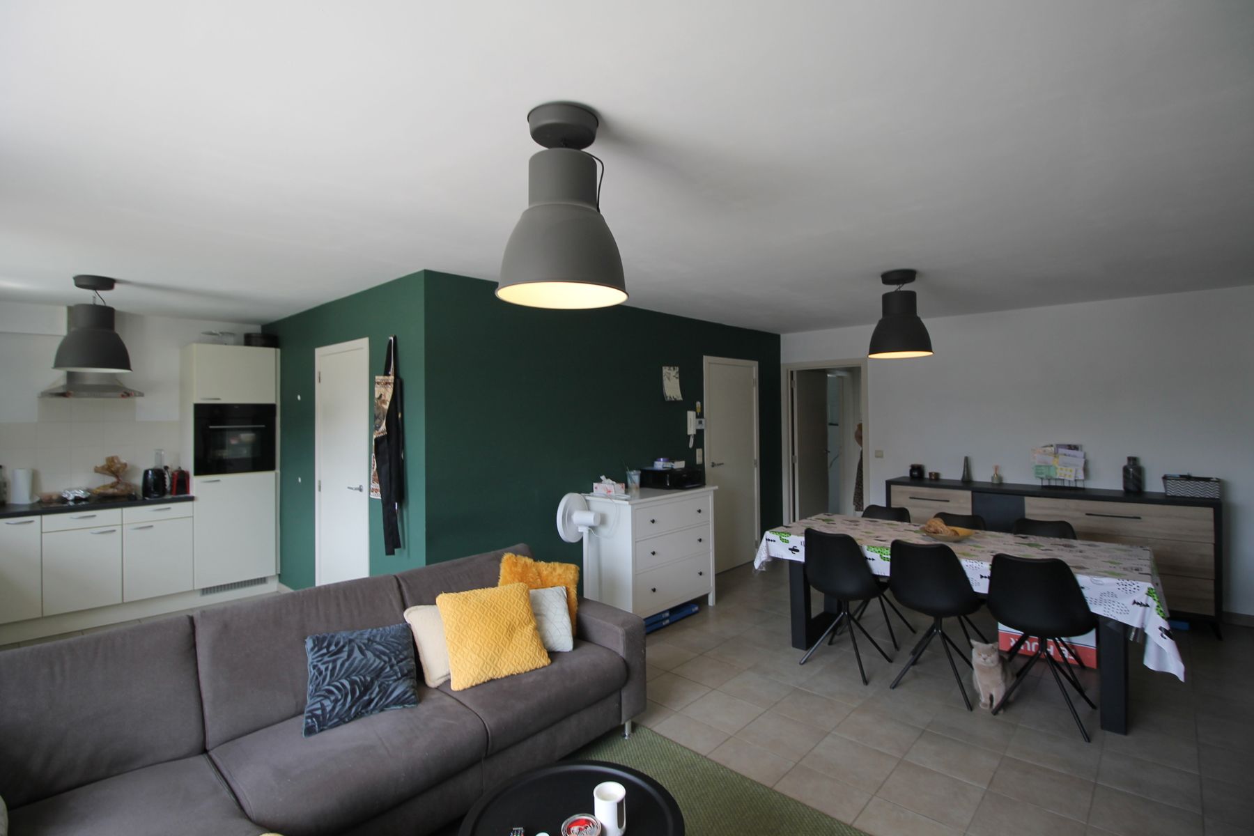 Een appartement op de 1ste verdieping met 2 slaapkamers, terras en garage.  foto 3
