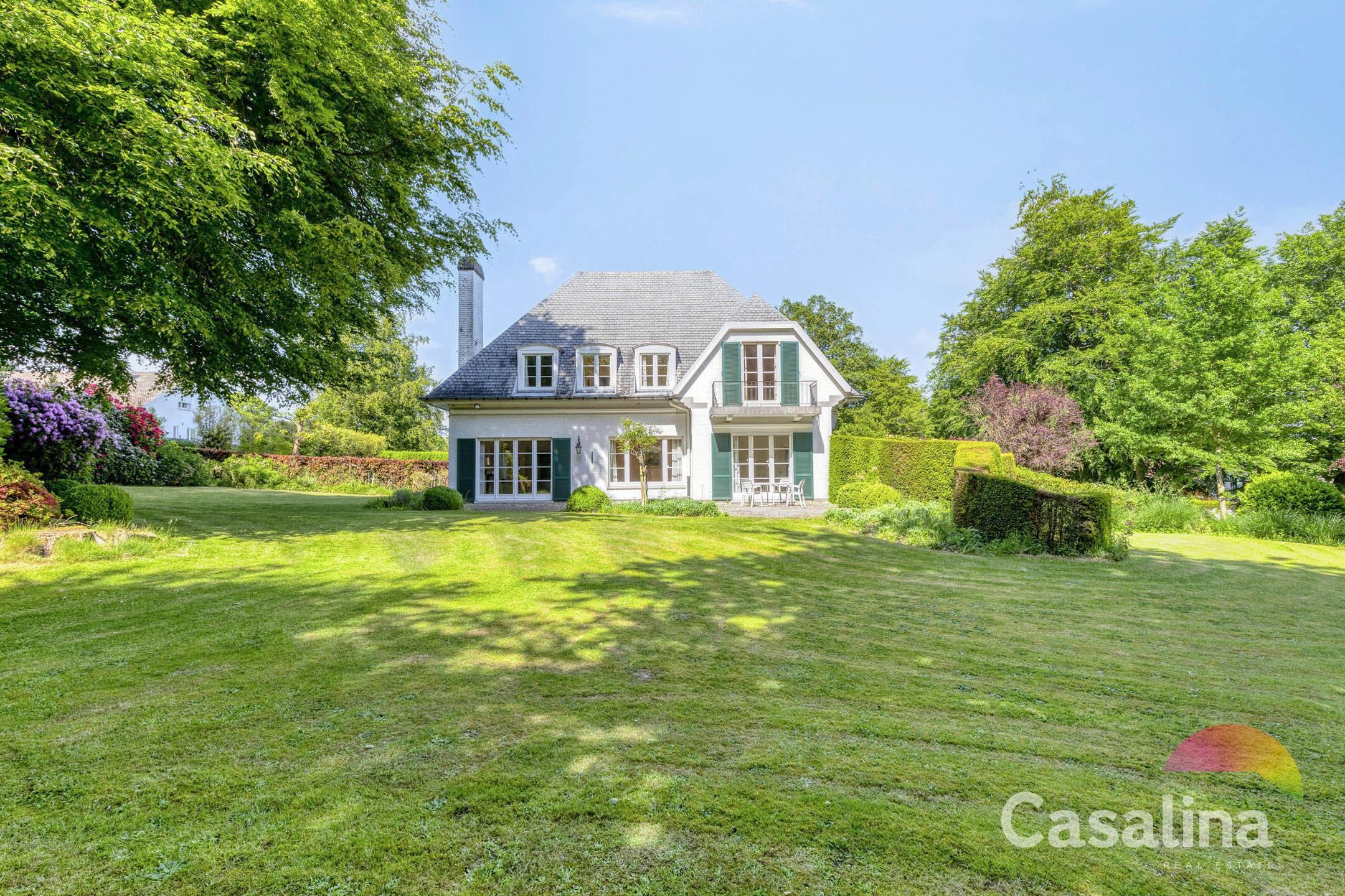 Hoofdfoto van de publicatie: Wijk Baron Albert d'Huart–Viergevelvilla met veel potentieel