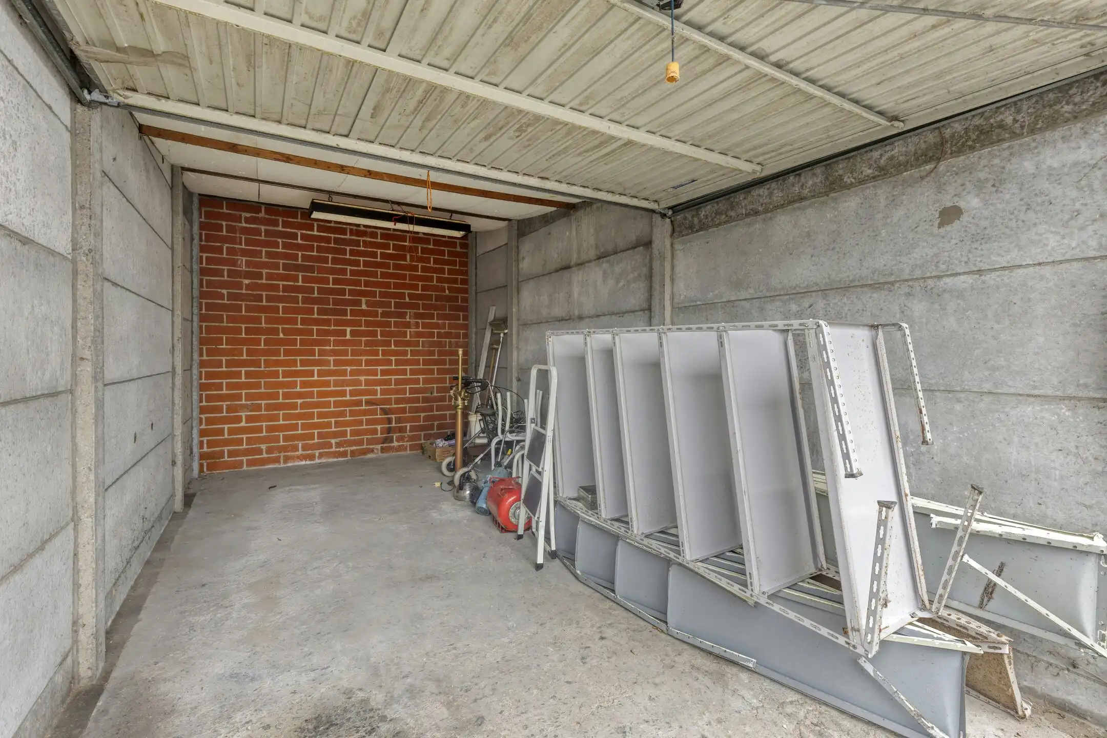 Te renoveren huis met 3 kamers te koop in Ooigem foto 18