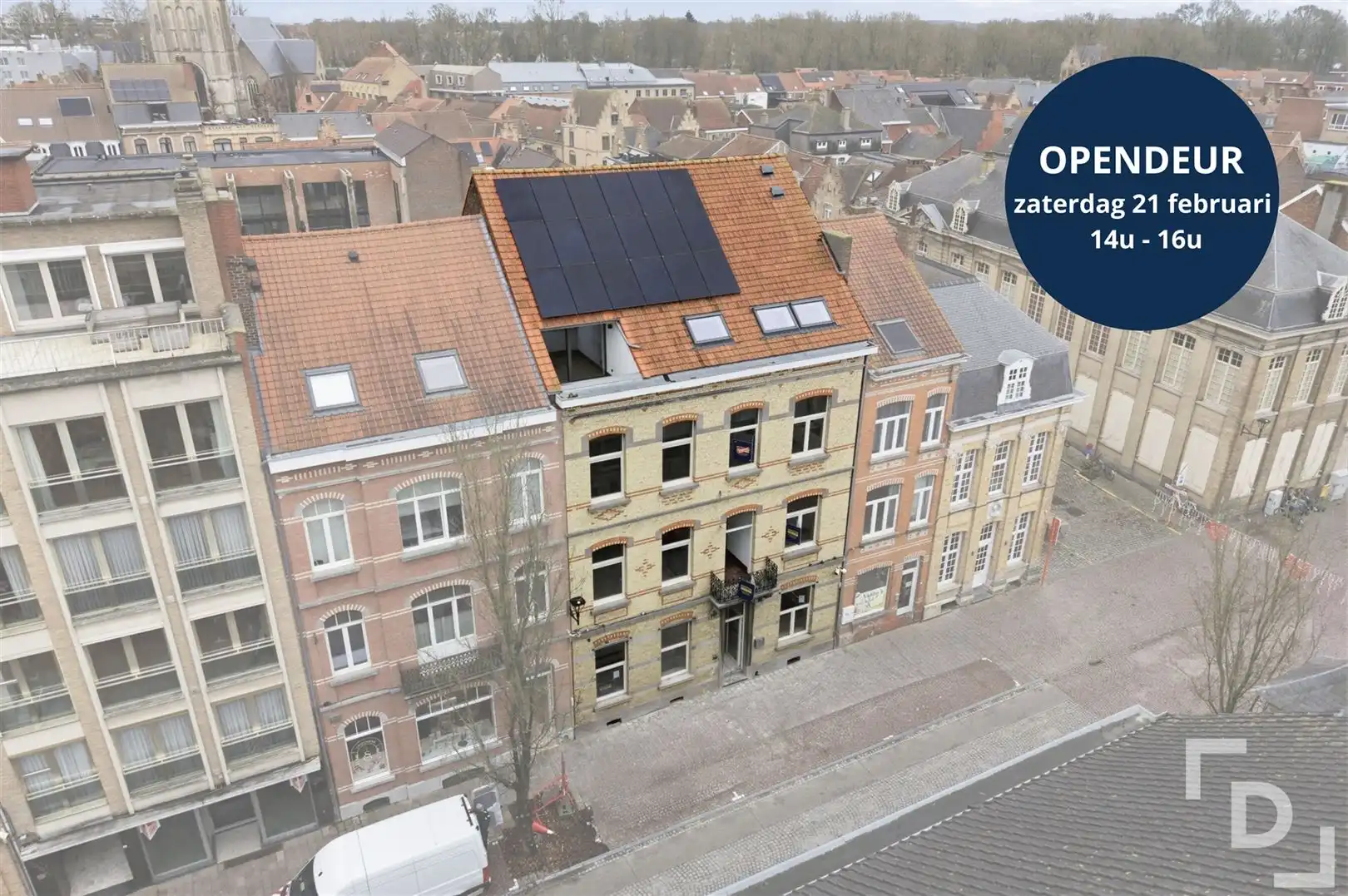 Instapklare nieuwbouwappartement te koop op toplocatie in centrum Ieper. foto {{pictureIndex}}