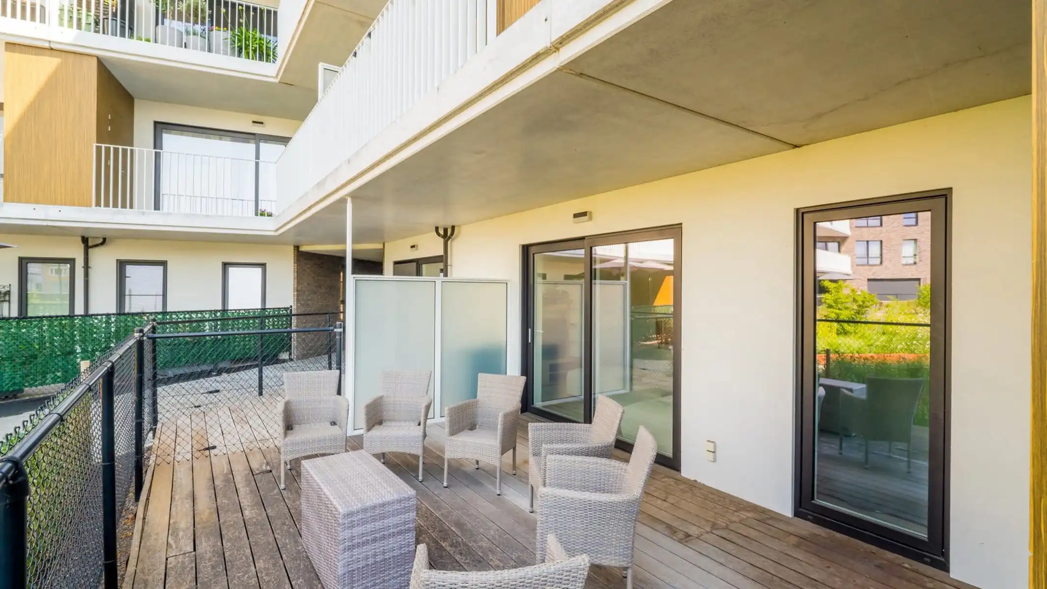 Instapklaar appartement met 2 slpks, terras en staanplaats foto 19