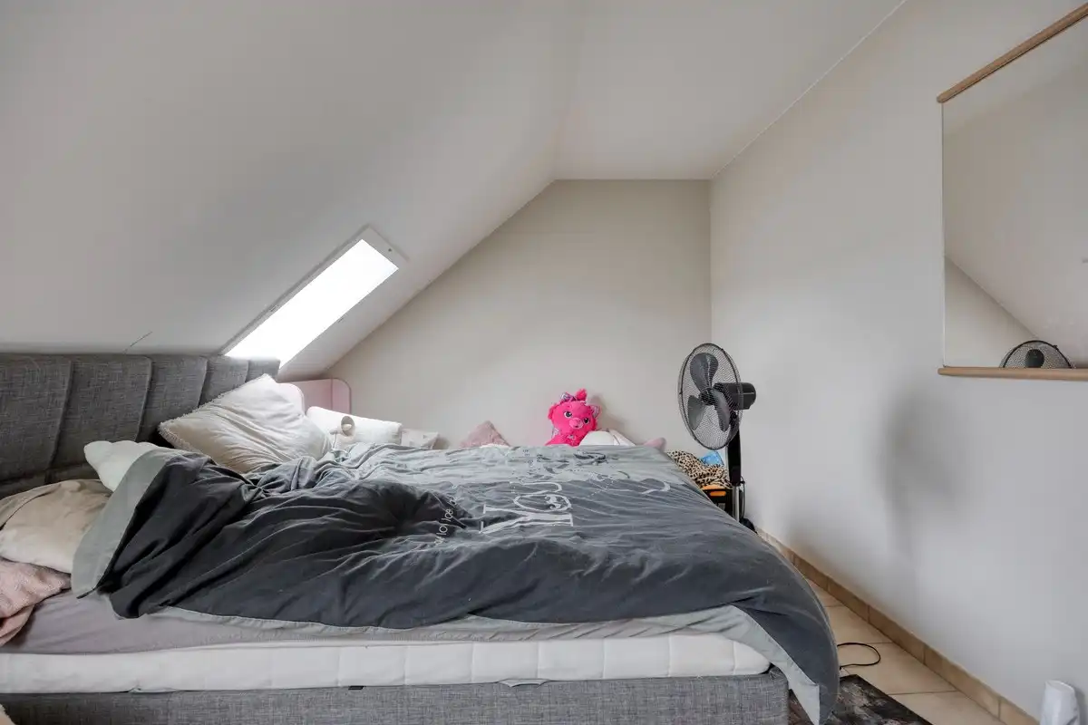 Opbrengsteigendom met 3 appartementen en 7 garages foto 18