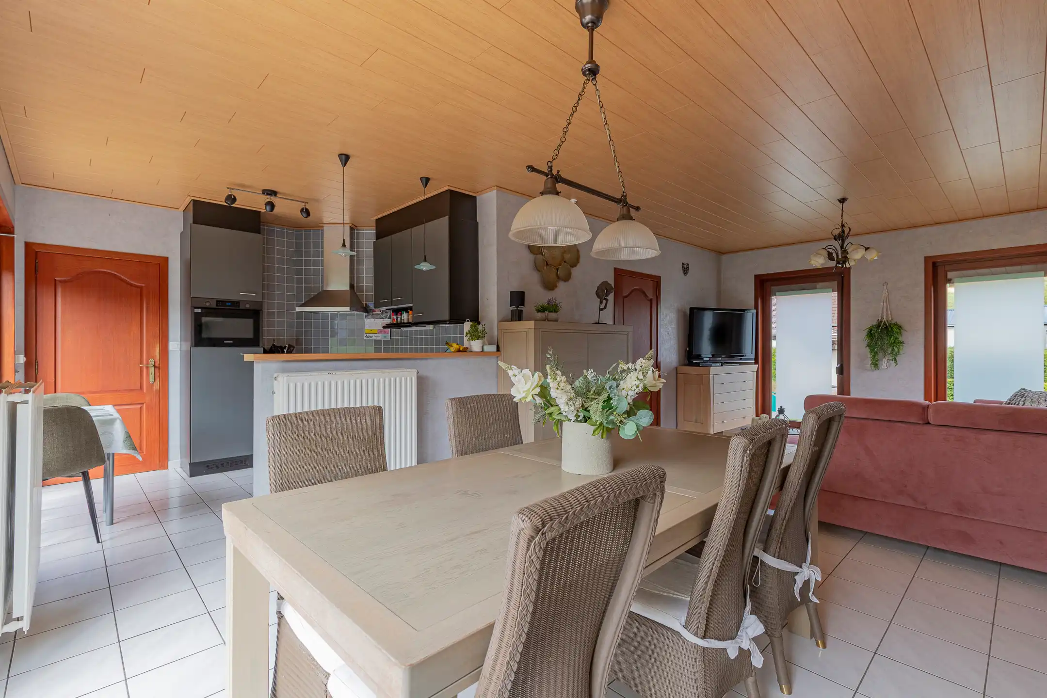 RONSE - Instapklare woning met  3 slpks en mooie tuin foto 5