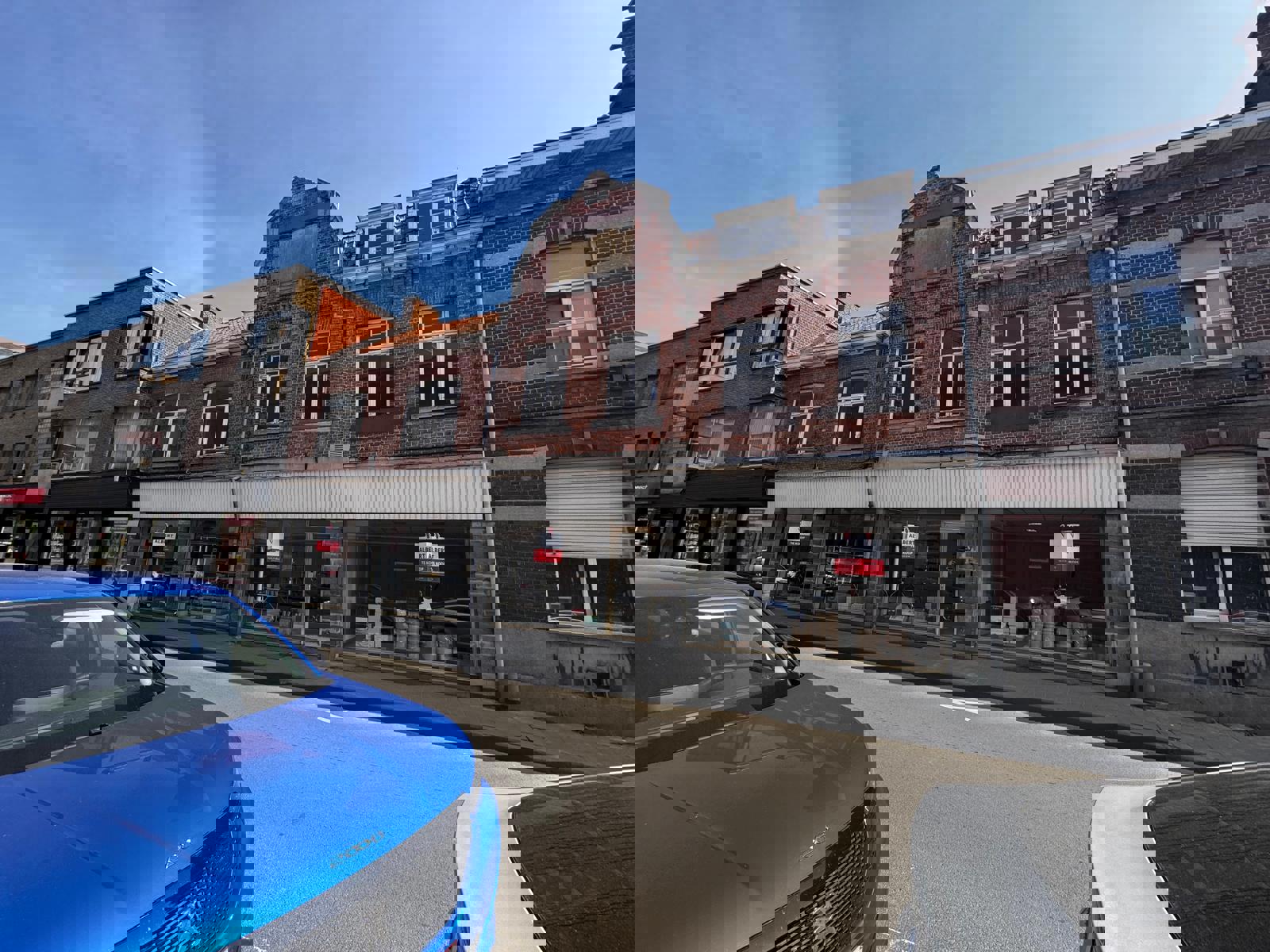 Hoofdfoto van de publicatie: Te renoveren handelshuis met grote etalage centrum Roeselare