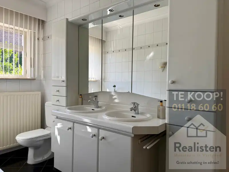 Charmant en ruim huis te koop in Stokrooie - Perfecte gezinswoning met 4 slaapkamers en een tennisplein foto 30
