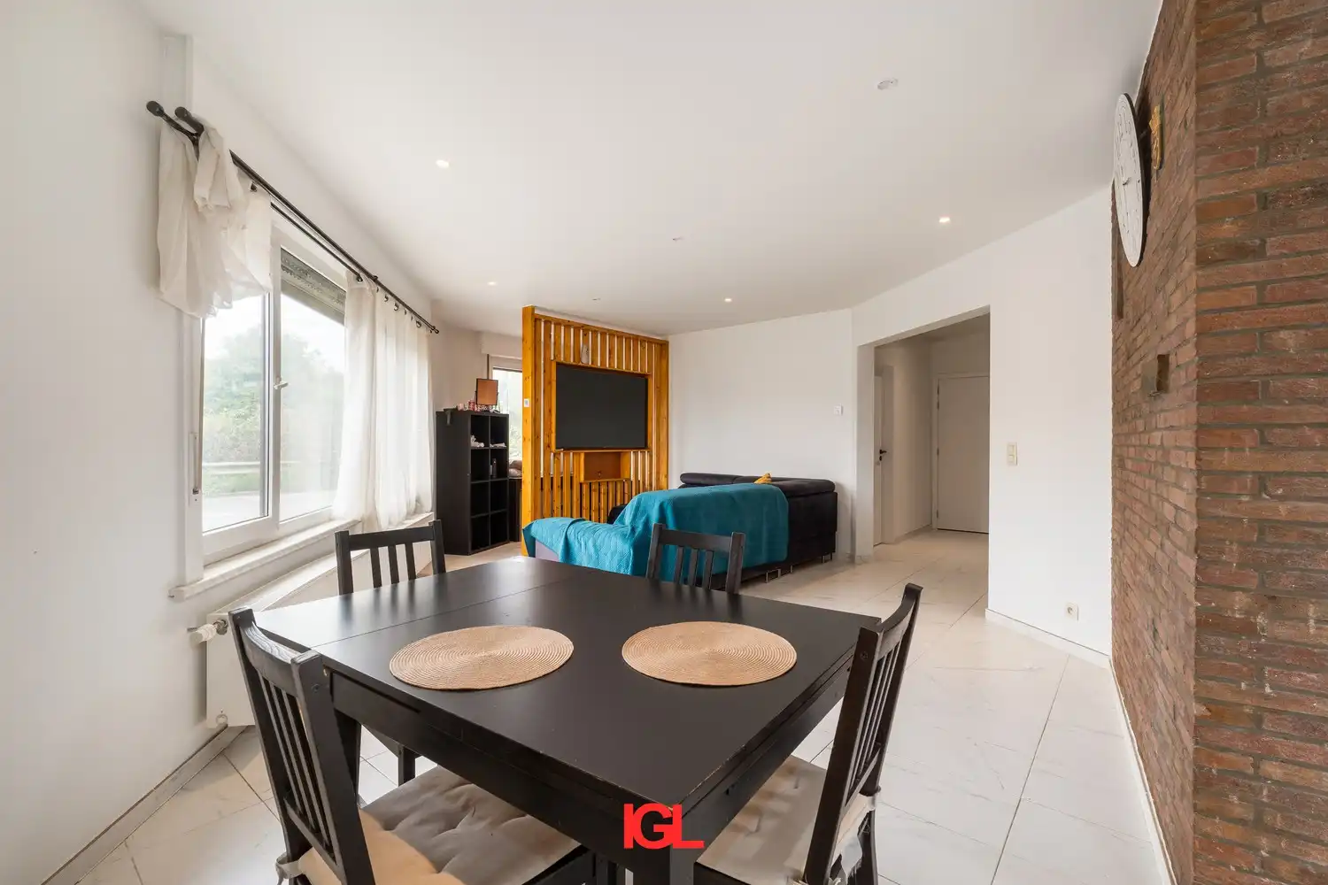 Gerenoveerd gelijkvloersappartement met 2 slaapkamers & garage foto 6