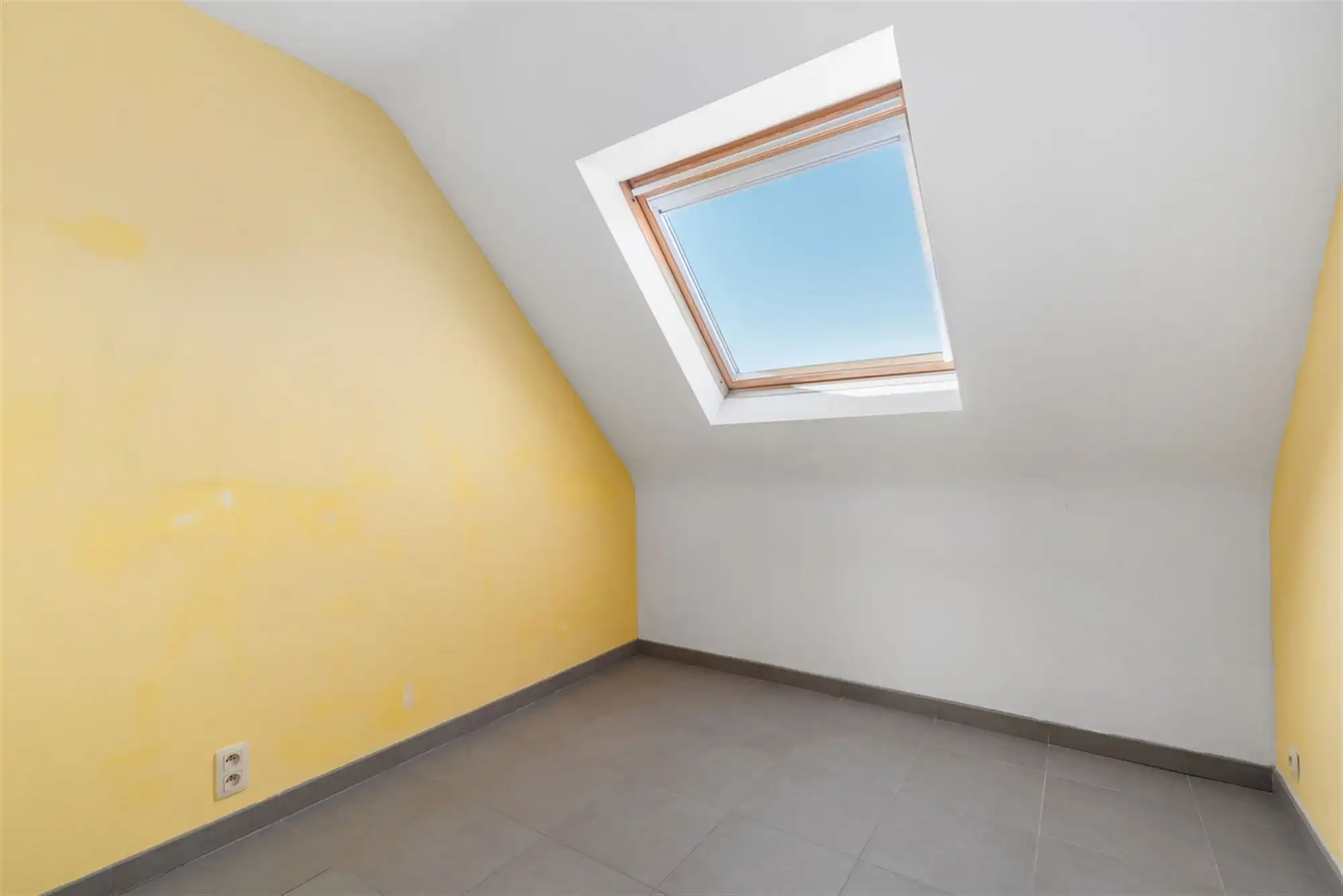 Mooi DORPS-APPARTEMENT met 2 slaapkamers, terras & zolder foto 14
