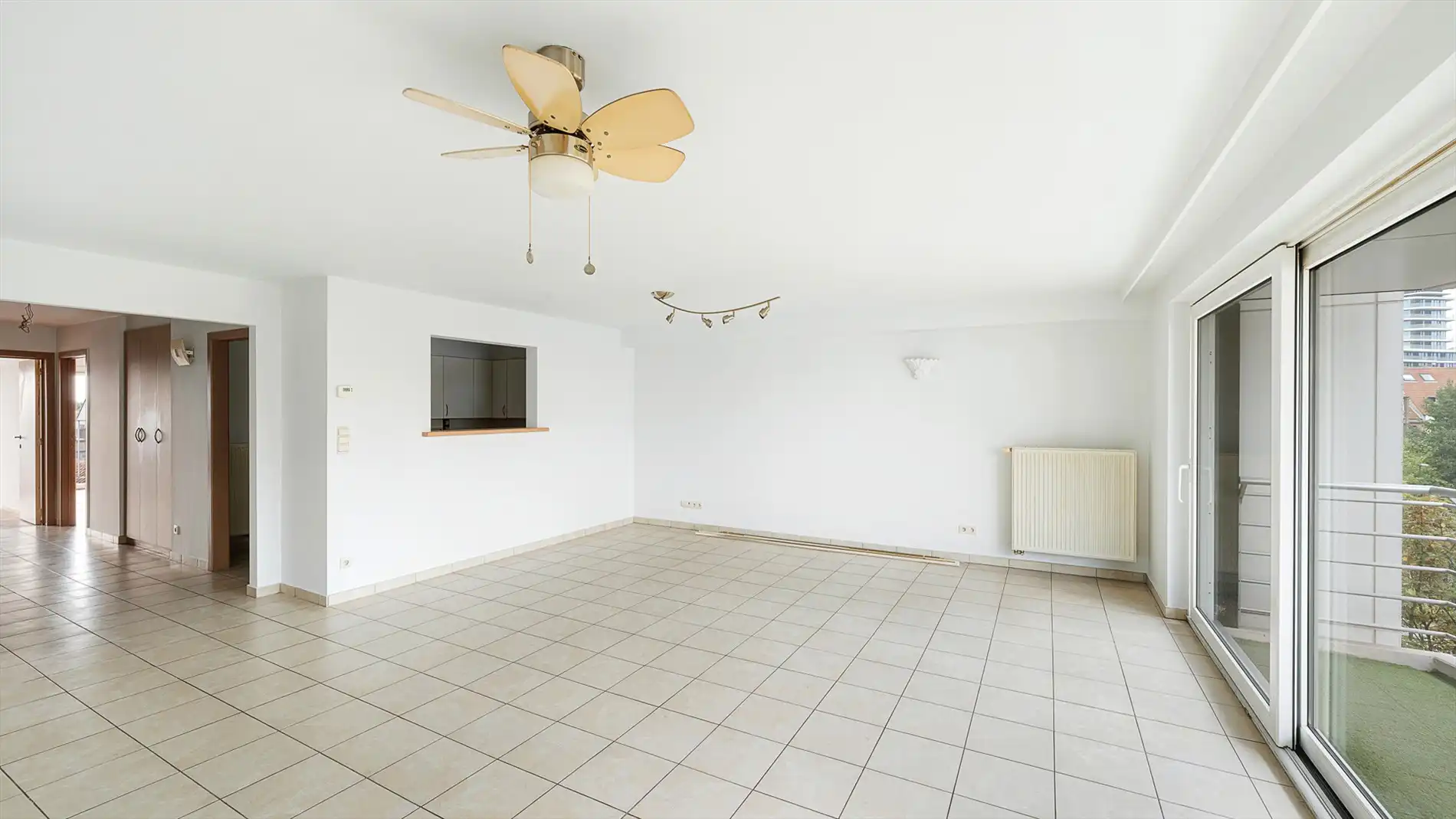 Ruim, breed appartement (105m²) te koop foto 3