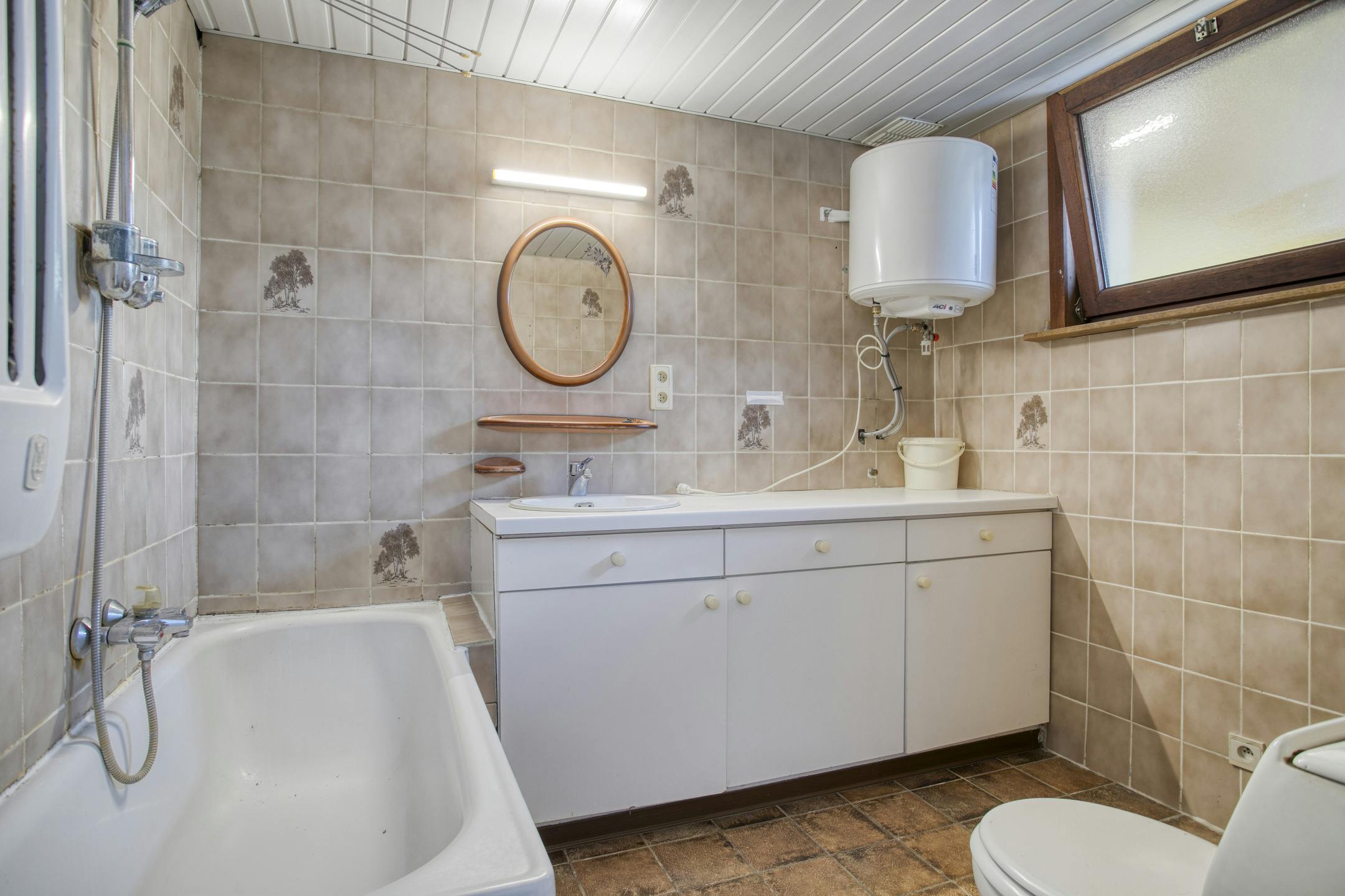 Te renoveren huis met 2 slaapkamers te koop in Kortrijk!  foto 8