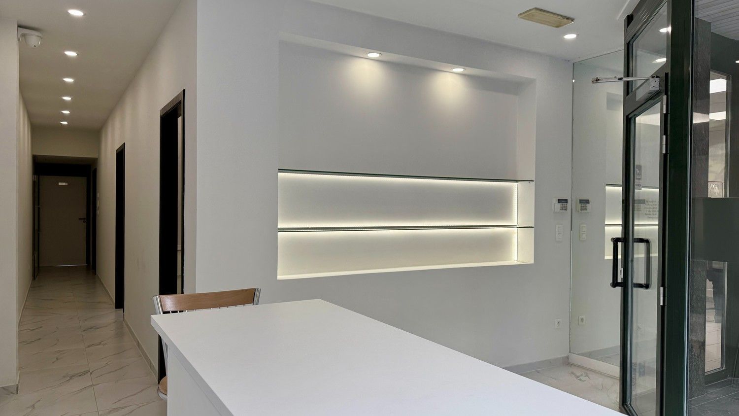 Veelzijdig handelspand in hartje Lanaken foto 10