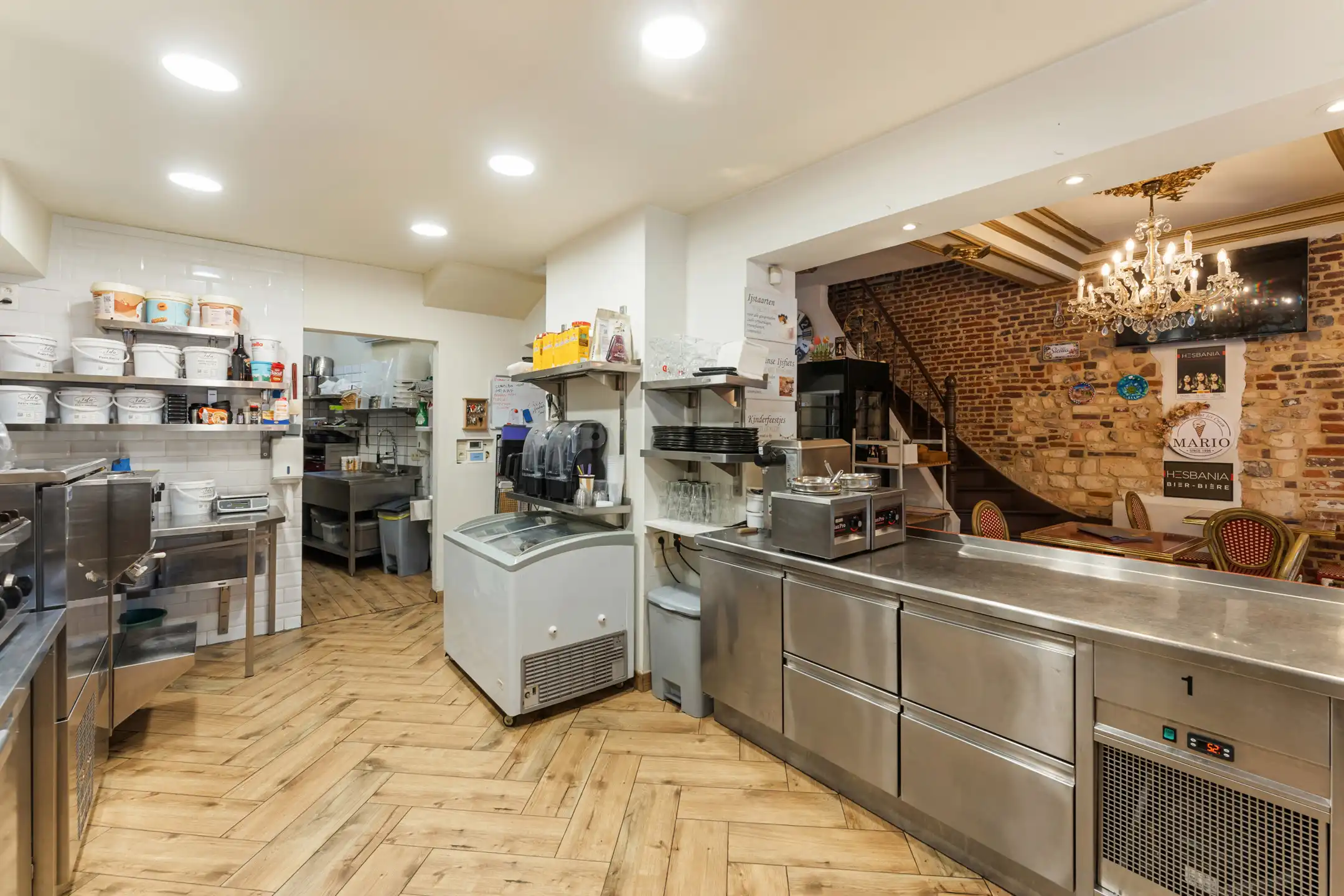 Karaktervol handelspand met gerenommeerd ijssalon en B&B foto 11