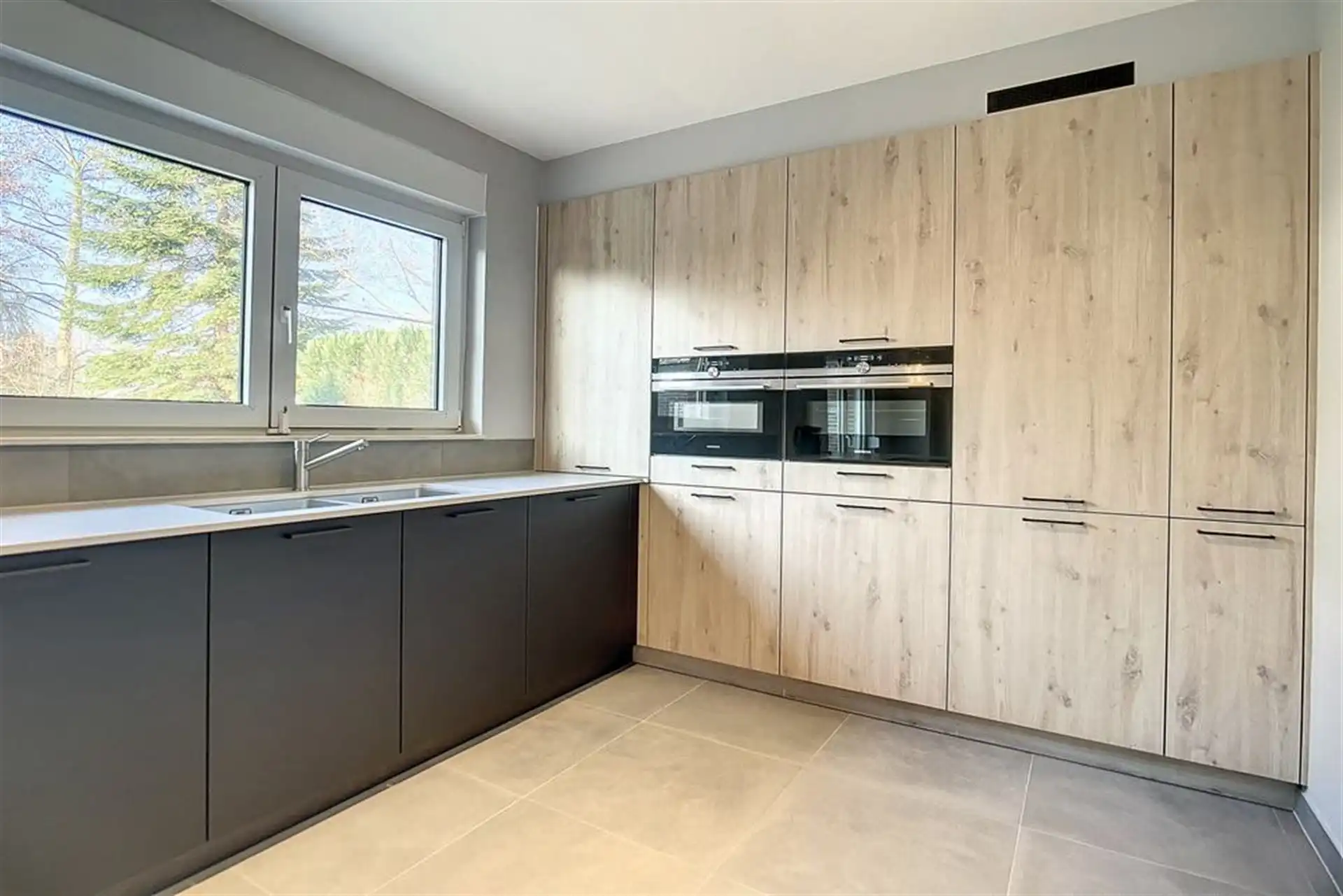 Villa met mooie tuin in rustige straat foto 4