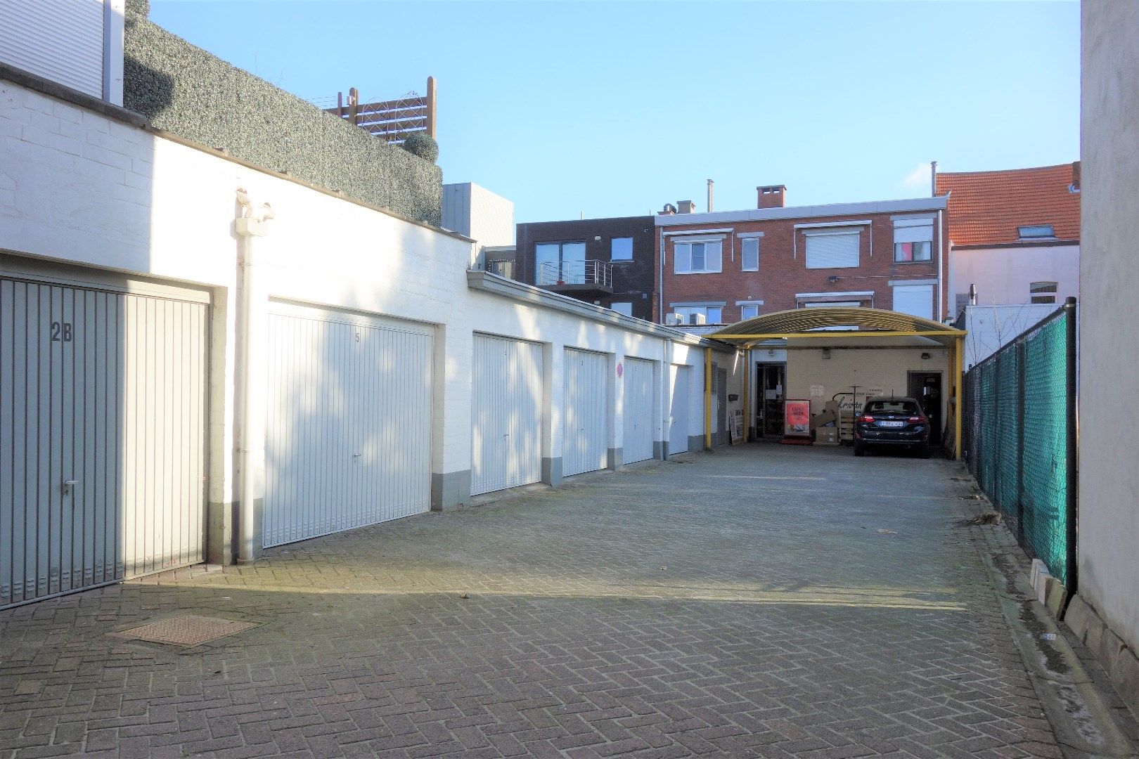 Riant handelsgelijkvloers met 2 autostnpltsen foto 9