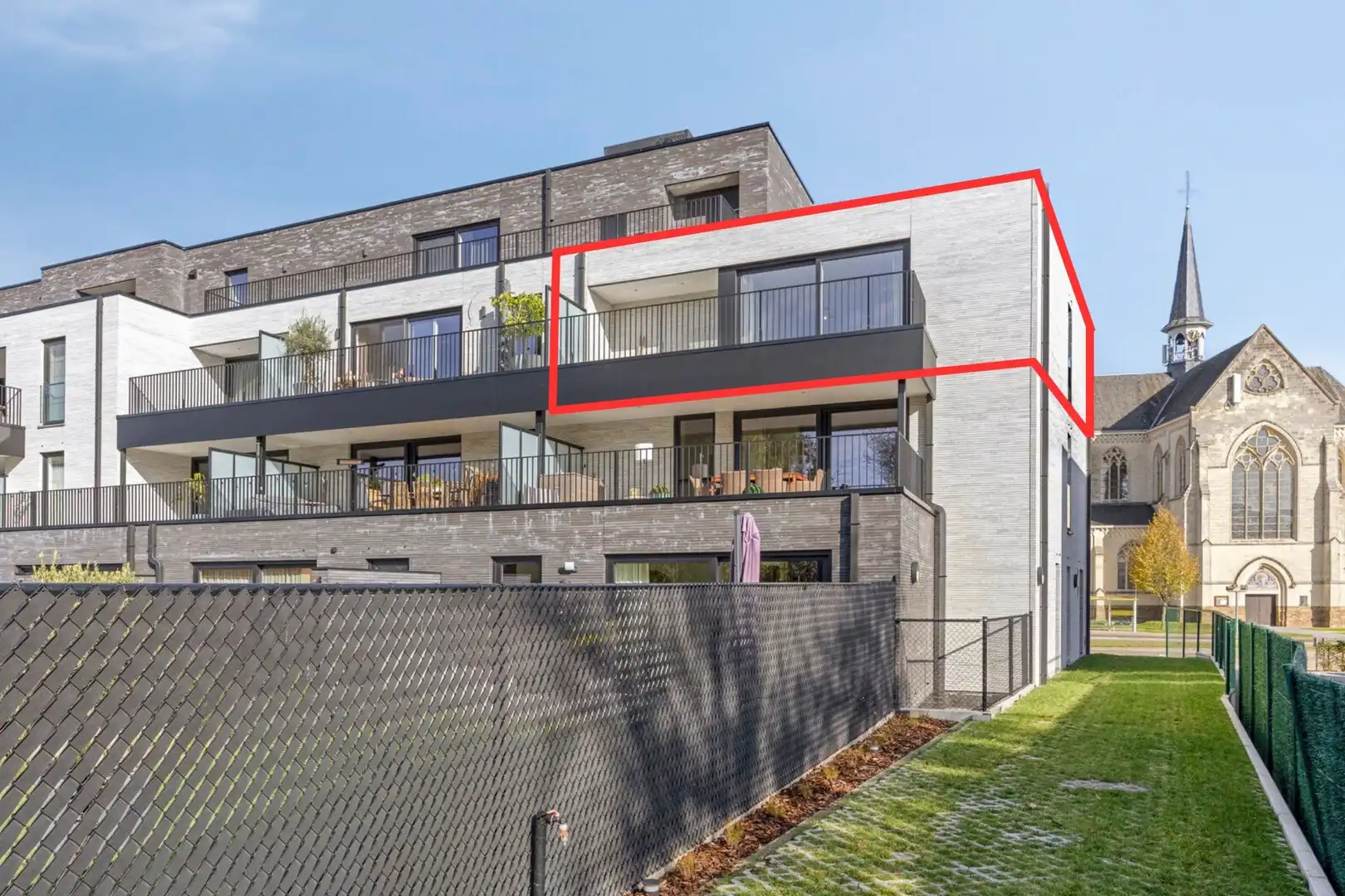 Prachtig nieuwbouwappartement met ruim terras. foto 2