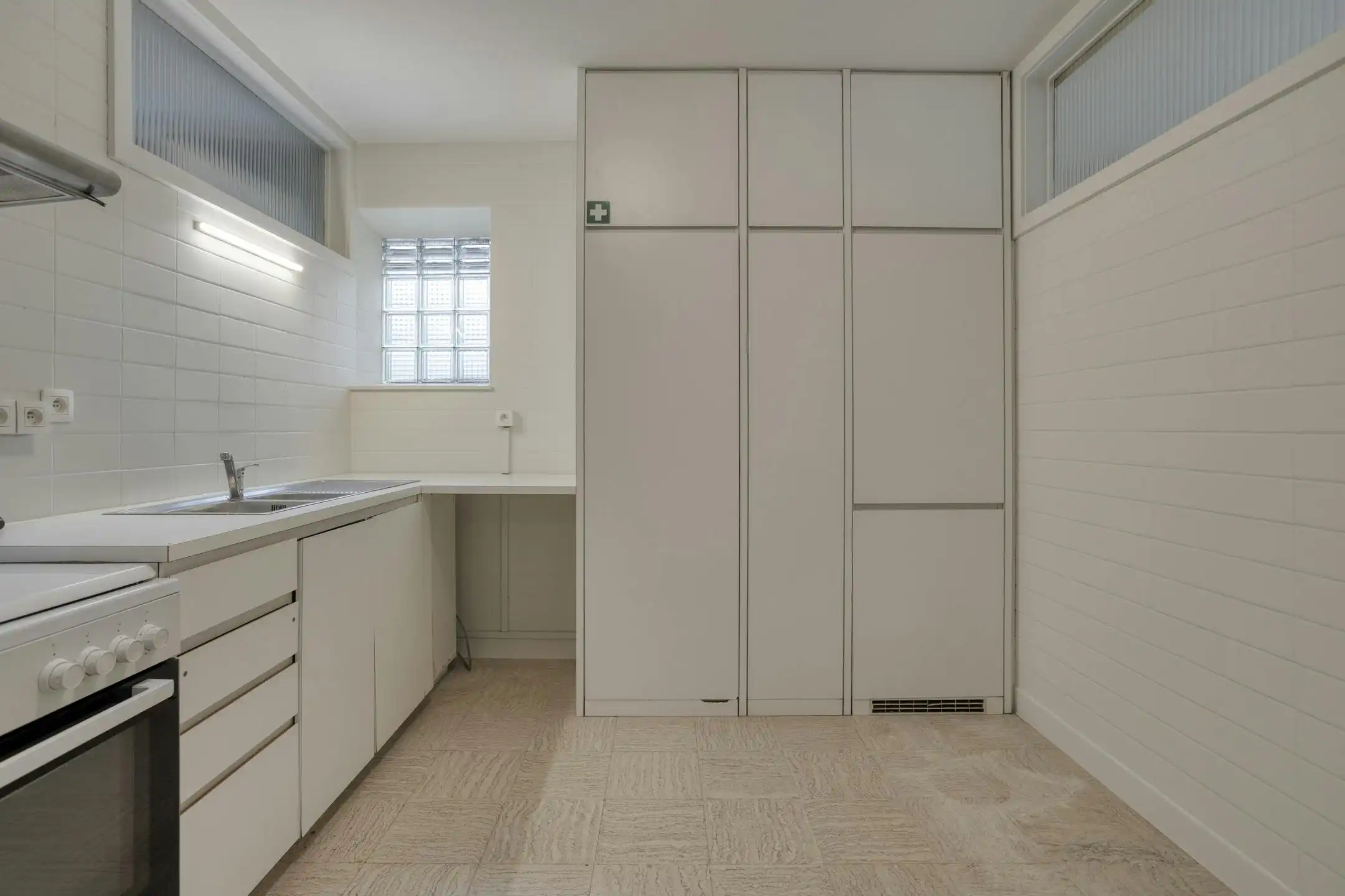 Bel-étage huis te koop met ruime garage en zicht op de vaart foto 10