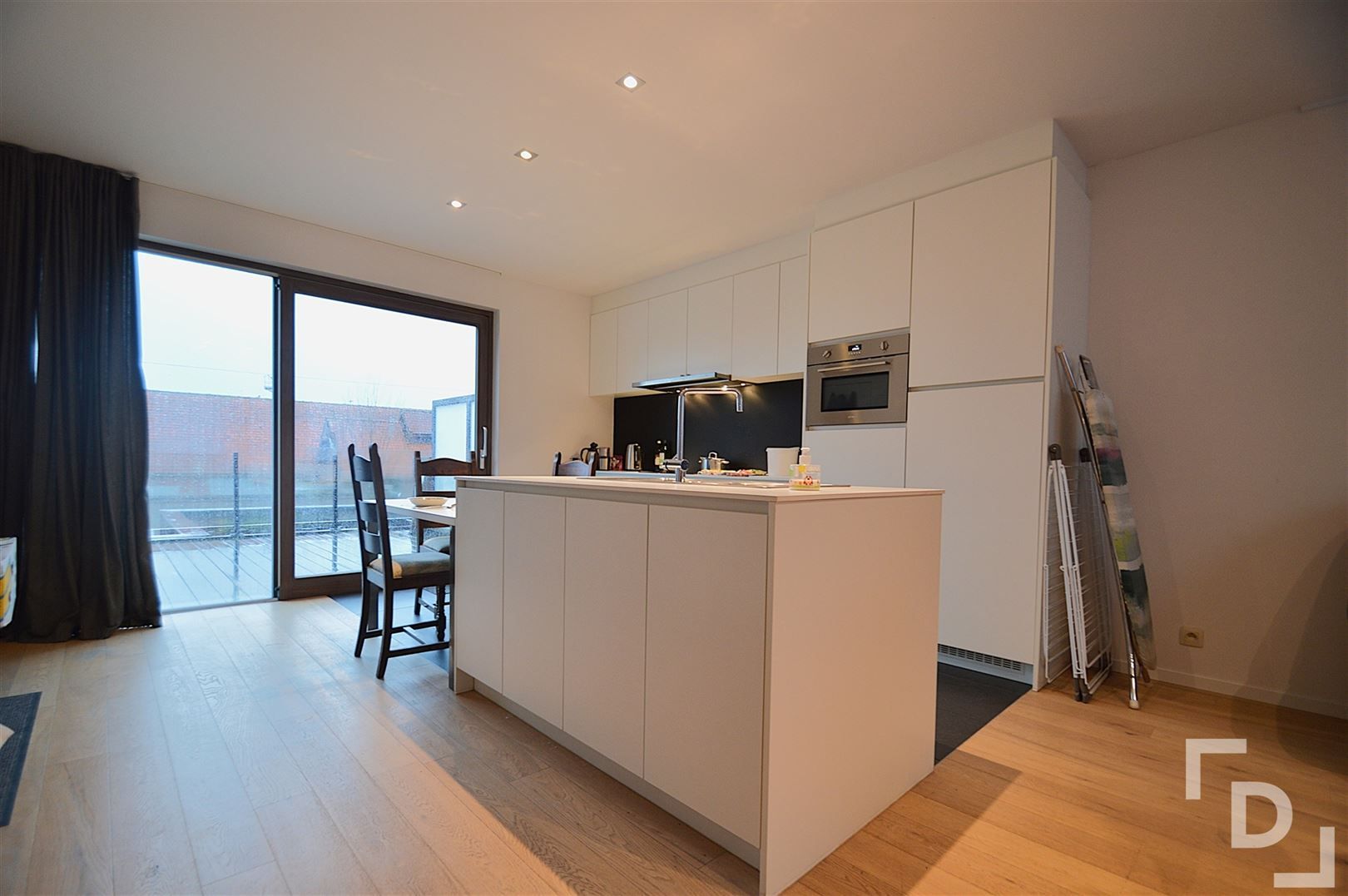 Duplexappartement met garage in centrum Poperinge foto 2