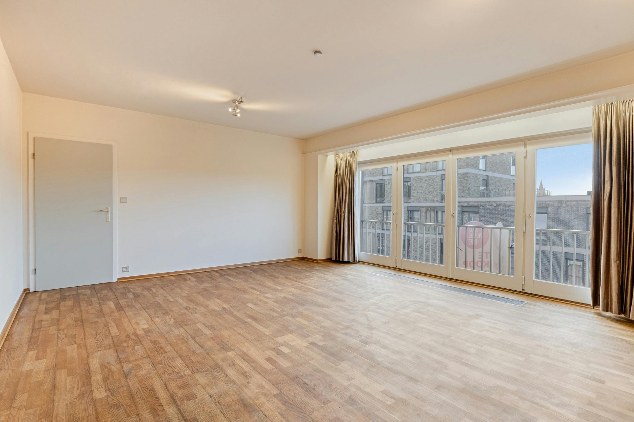 Appartement te koop met 3 kamers en garage in Ieper foto 3