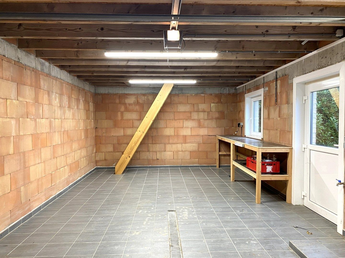 INSTAPKLARE ALLEENSTAANDE WONING MET 3 SLPKS | TUIN EN GARAGE foto 6