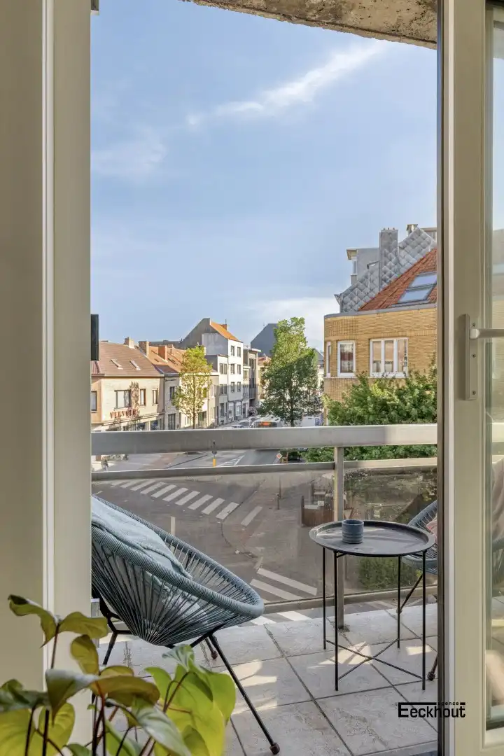Instapklaar appartement met terras en 2 slaapkamers op gunstige ligging. foto 8