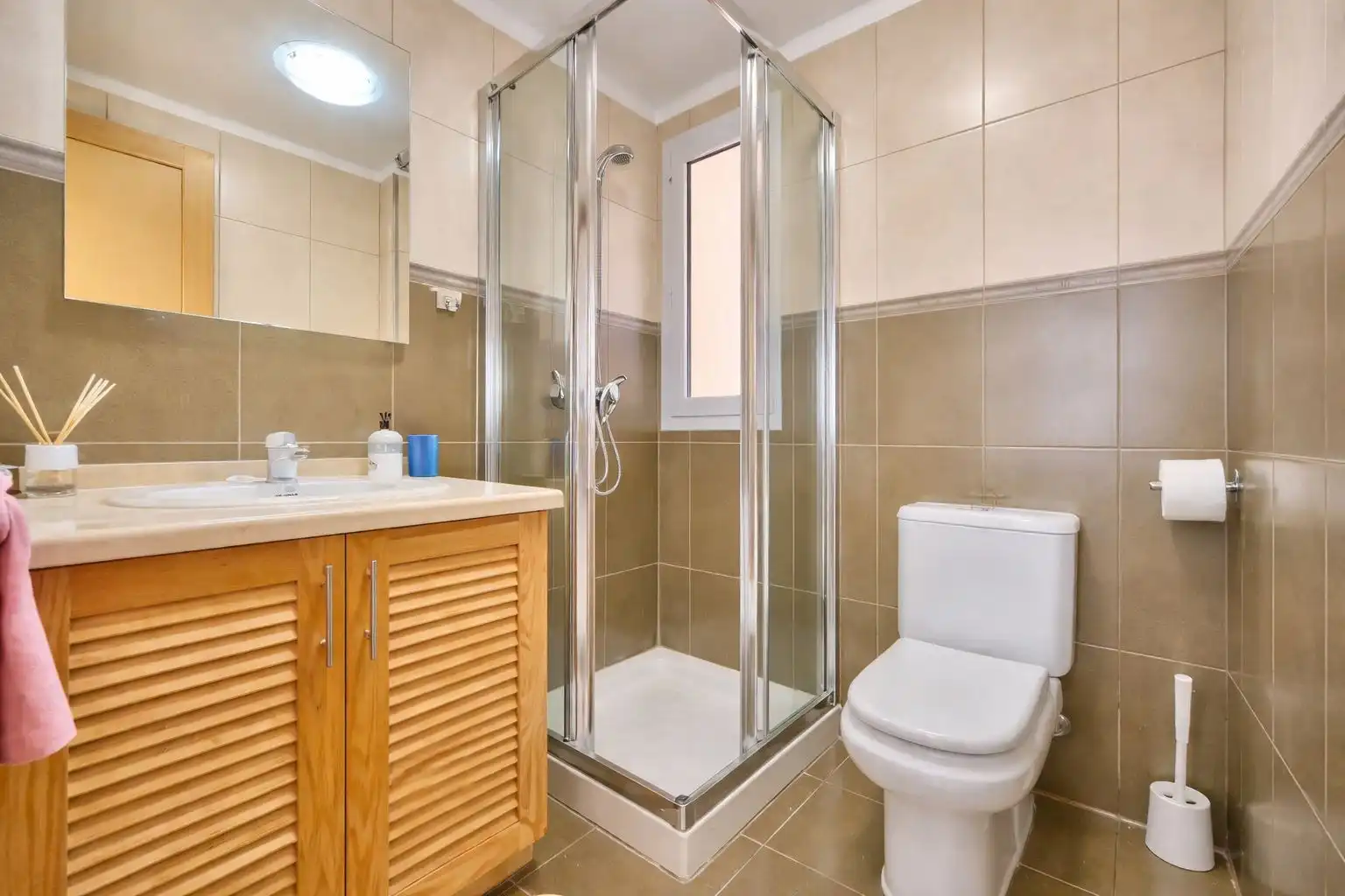 Charmante hoekwoning met zeezicht en dakterras  foto 17