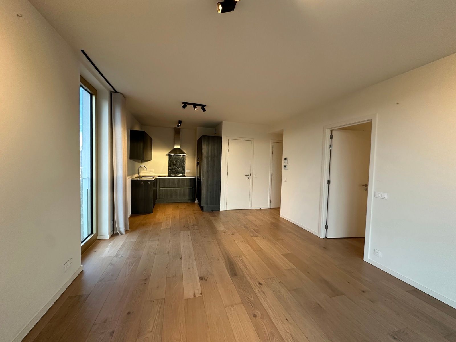 Instapklaar 1-slaapkamerappartement + parking op Marktplein foto 7