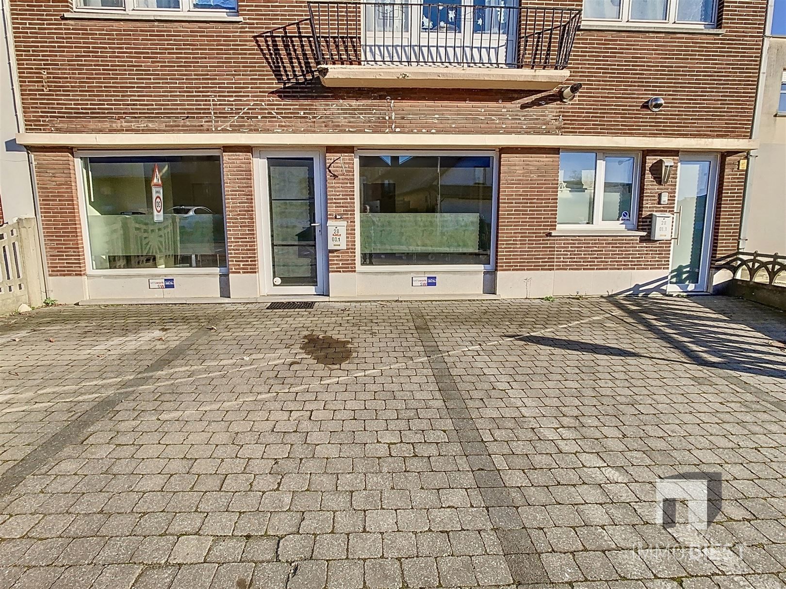 Ruim gelijkvloers appartement met tuin en 3 staanplaatsen foto 2