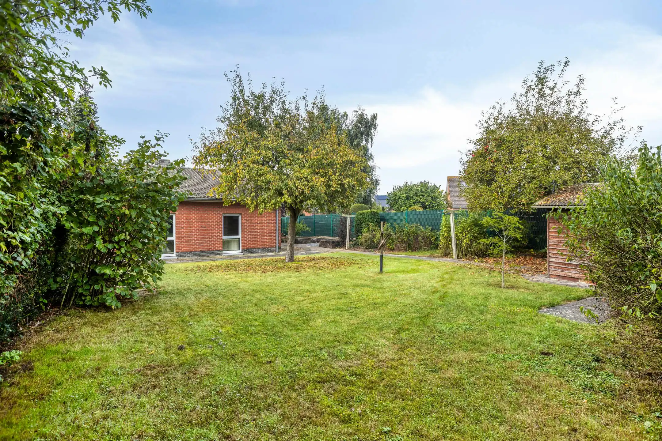 Gelijkvloers huis te koop met 3 slaapkamers, garage en tuin foto 3
