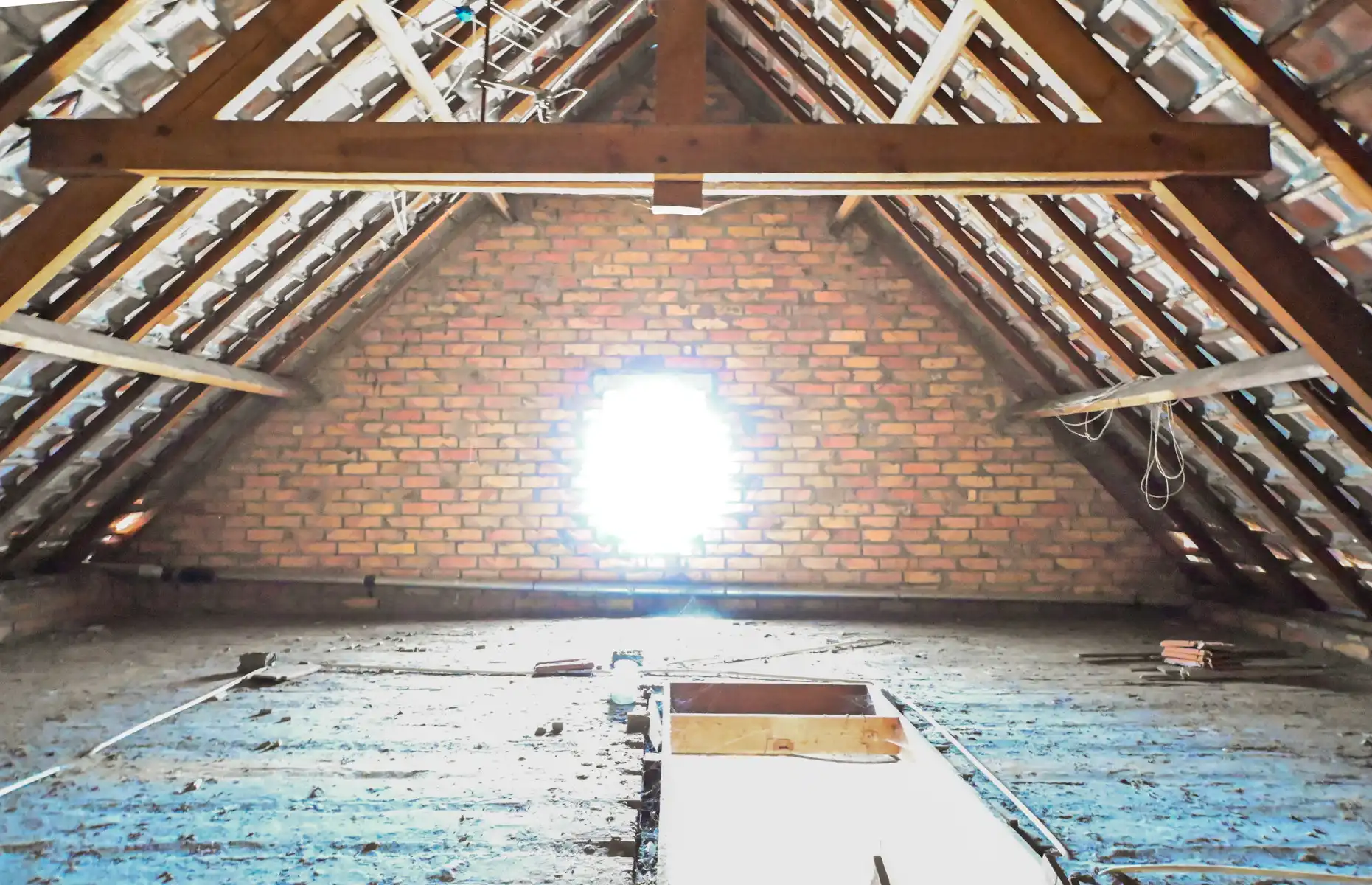 Te renoveren hoekwoning met garage te Eernegem. foto 10
